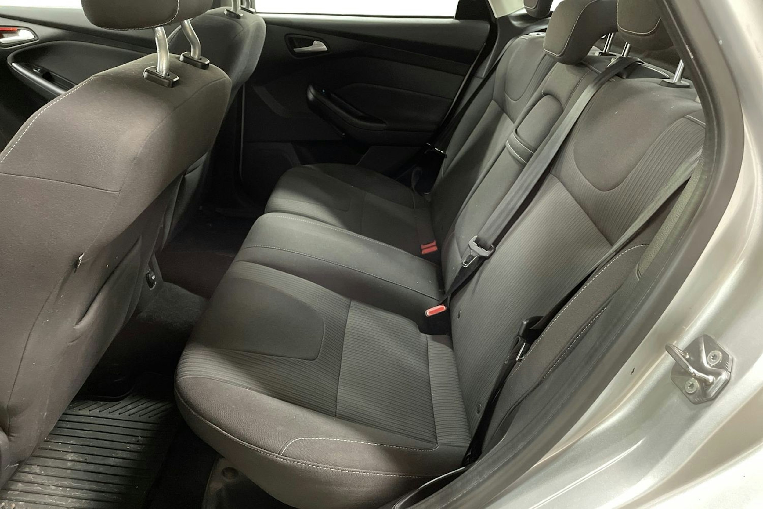 harmaa Ford Focus 2012 kuva 10.