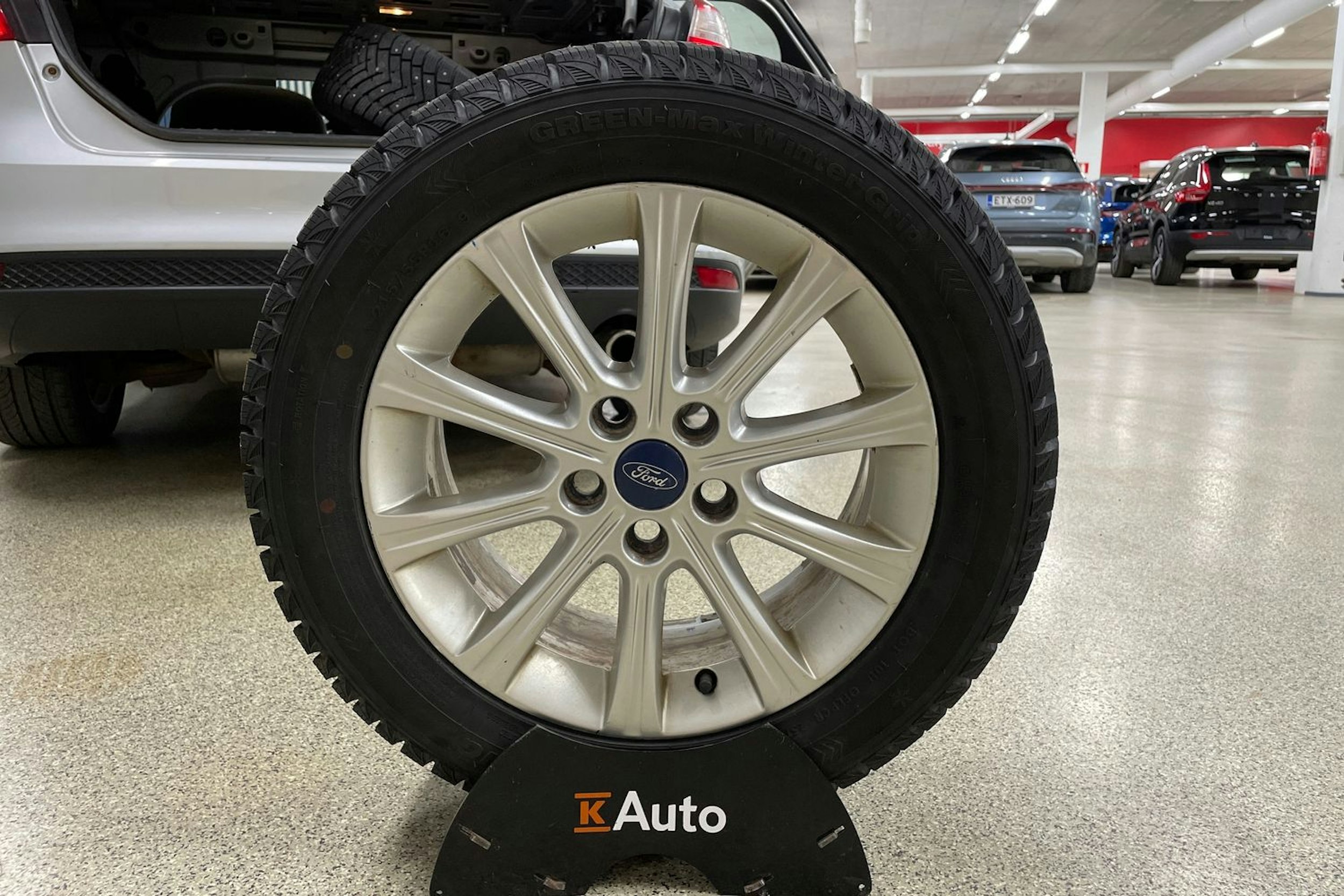 harmaa Ford Focus 2012 kuva 13.