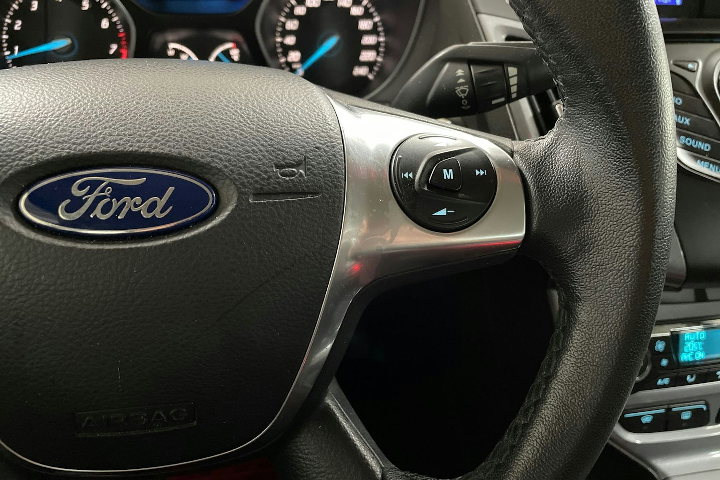 harmaa Ford Focus 2012 kuva 19.