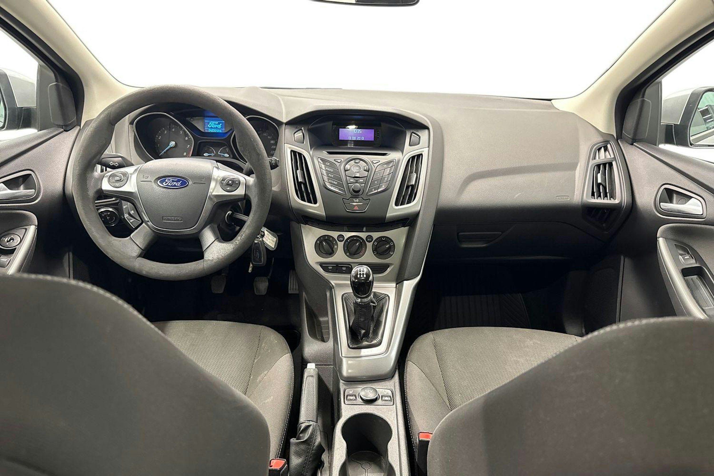 harmaa Ford Focus 2012 kuva 9.