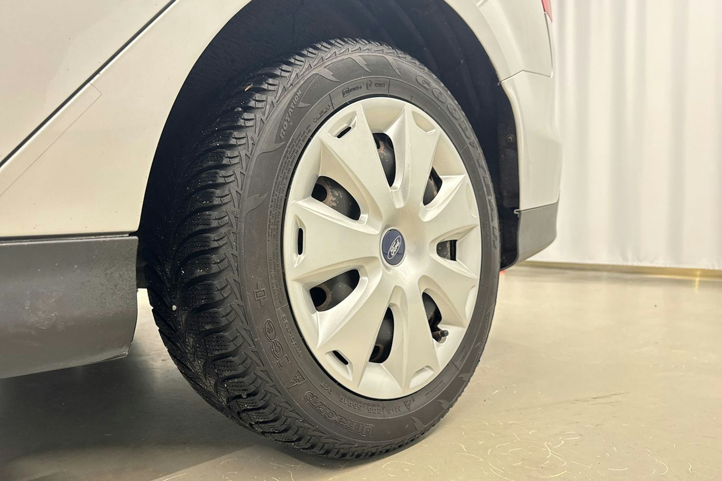 harmaa Ford Focus 2012 kuva 13.