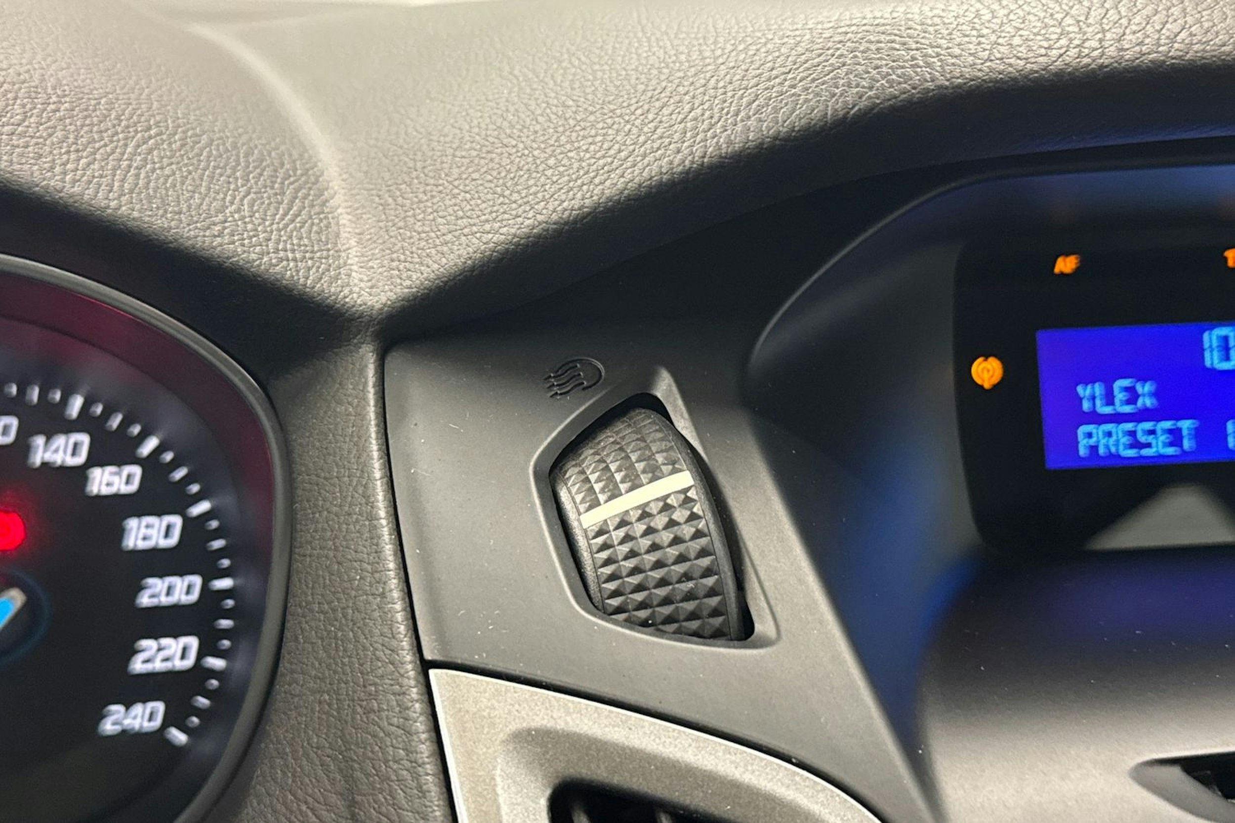 harmaa Ford Focus 2012 kuva 23.