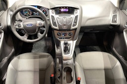 Harmaa Ford FOCUS 2012 kuva 7.