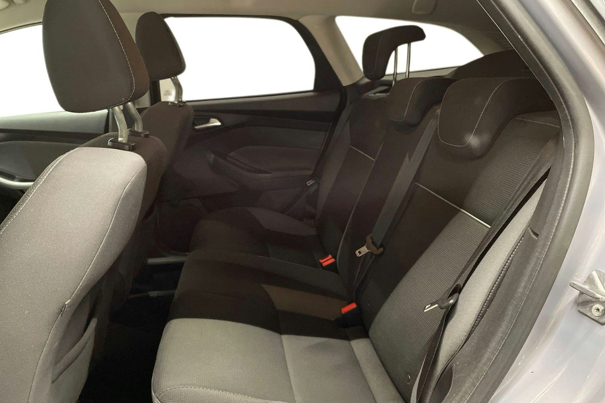 Harmaa Ford FOCUS 2012 kuva 8.