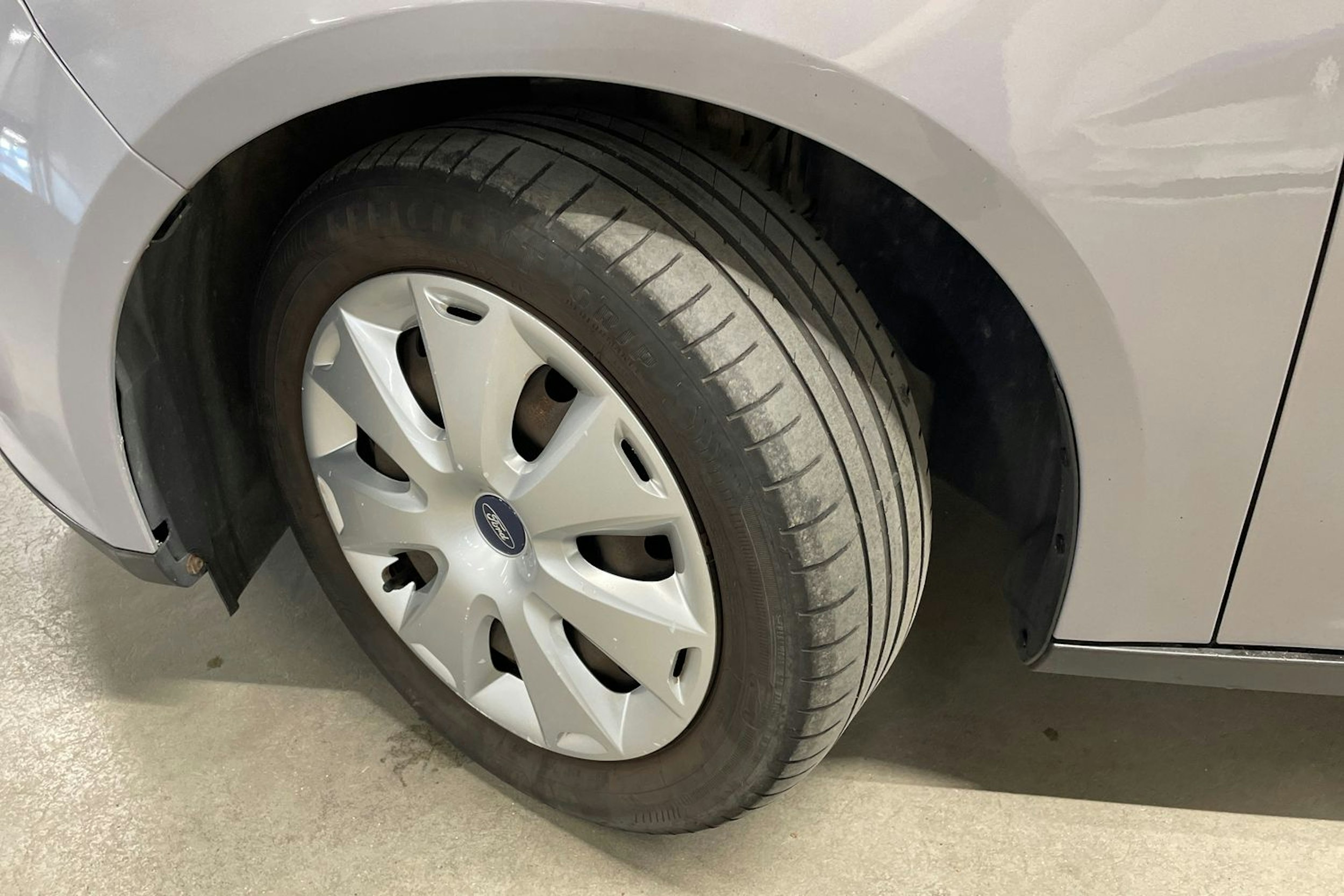 Harmaa Ford FOCUS 2012 kuva 10.