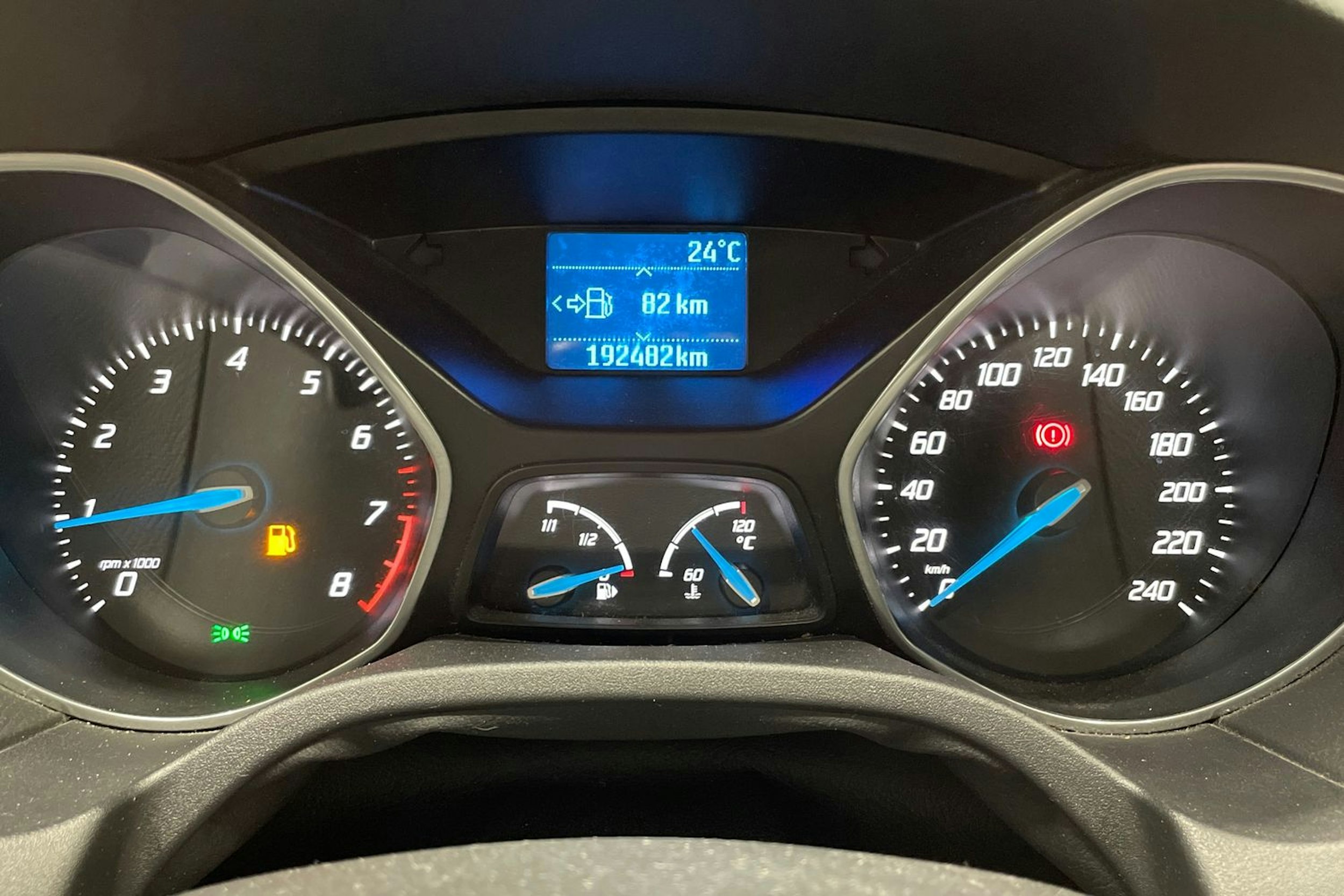 Harmaa Ford FOCUS 2012 kuva 12.