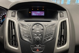 Harmaa Ford FOCUS 2012 kuva 13.