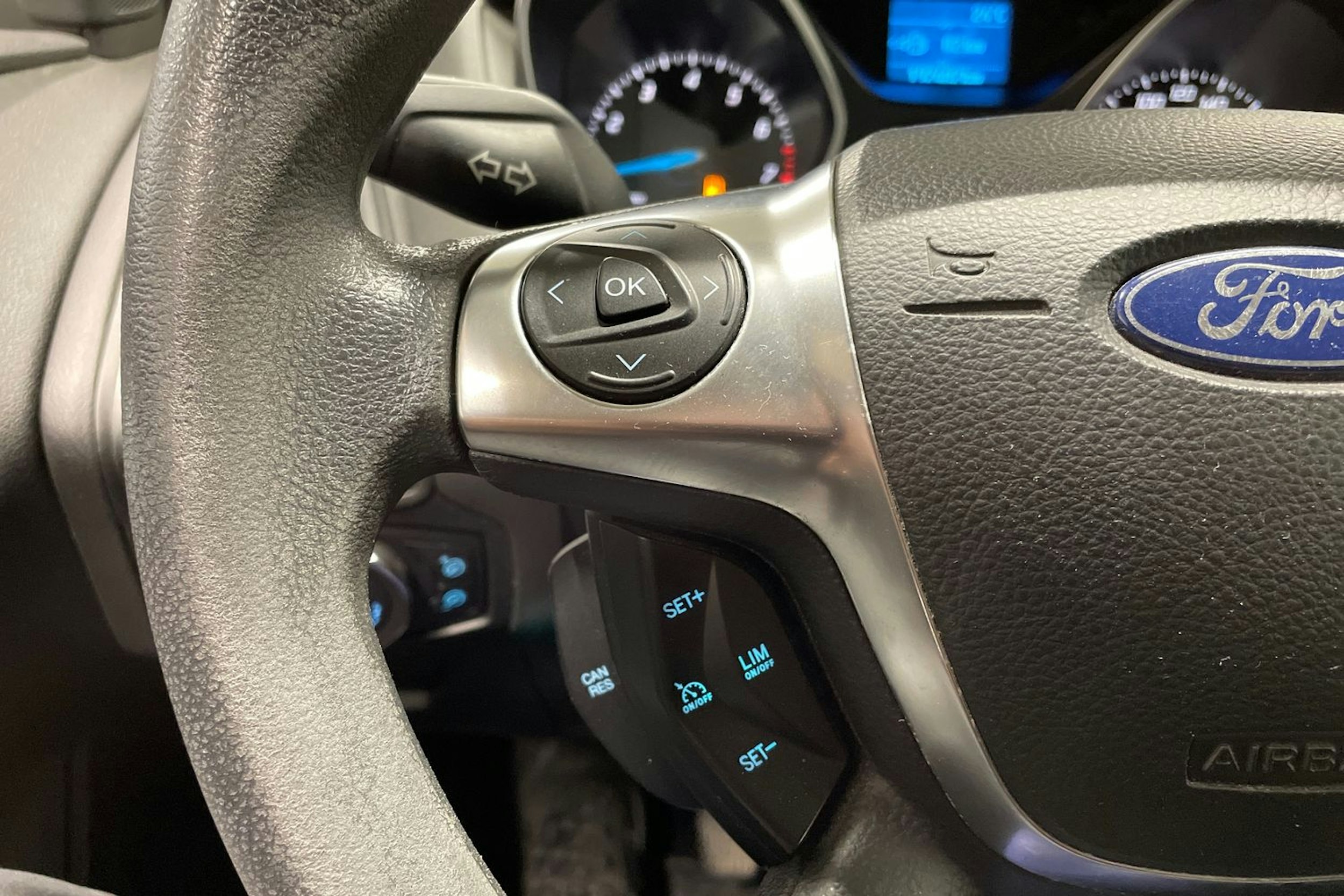 Harmaa Ford FOCUS 2012 kuva 17.