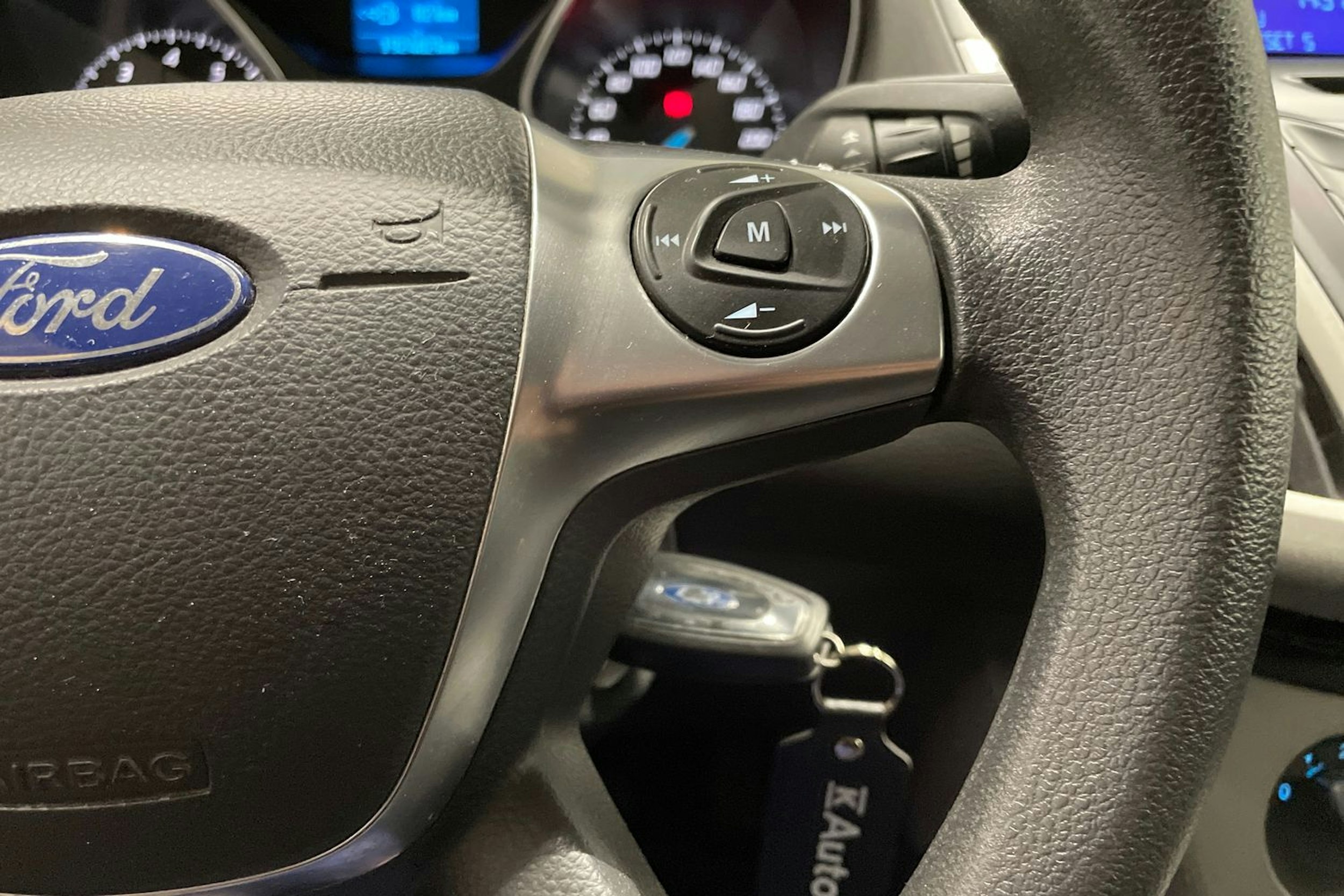 Harmaa Ford FOCUS 2012 kuva 18.