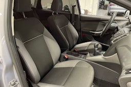 Harmaa Ford FOCUS 2012 kuva 20.