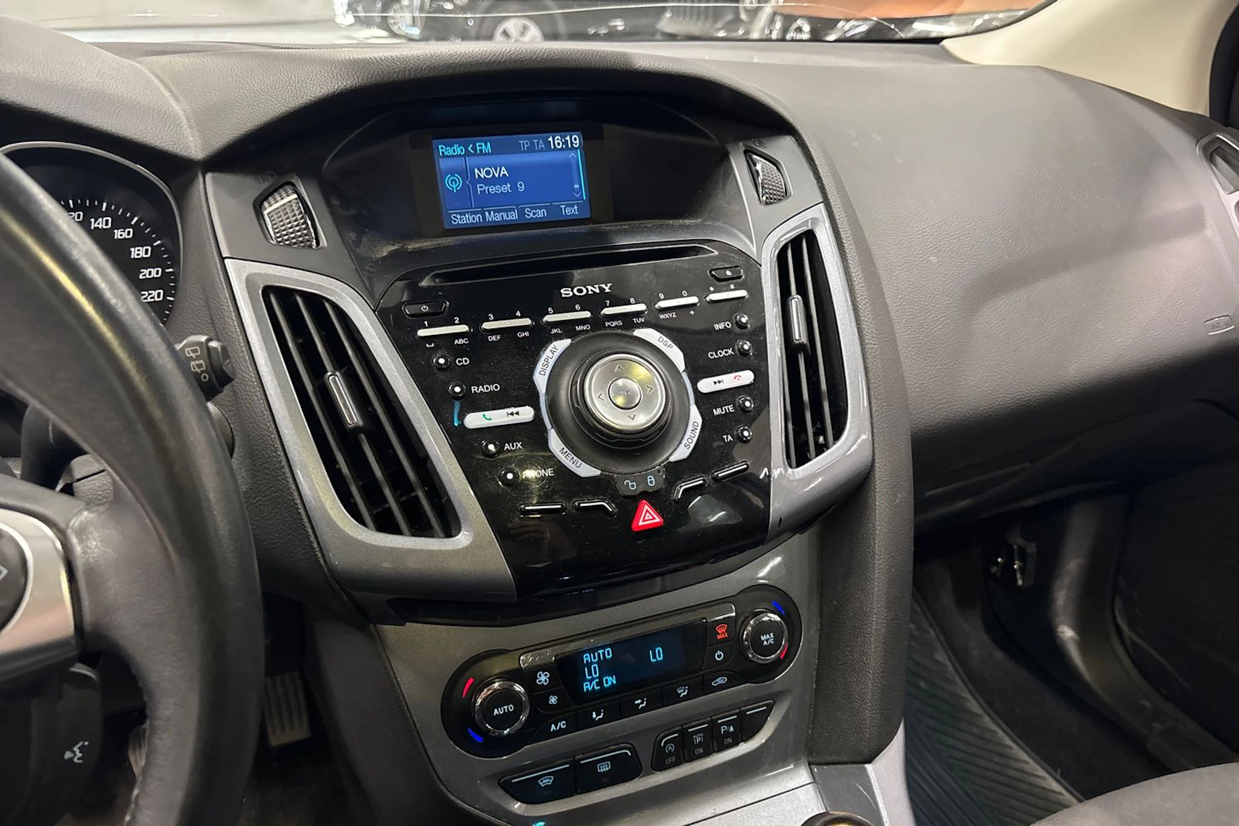 sininen Ford Focus 2012 kuva 20.