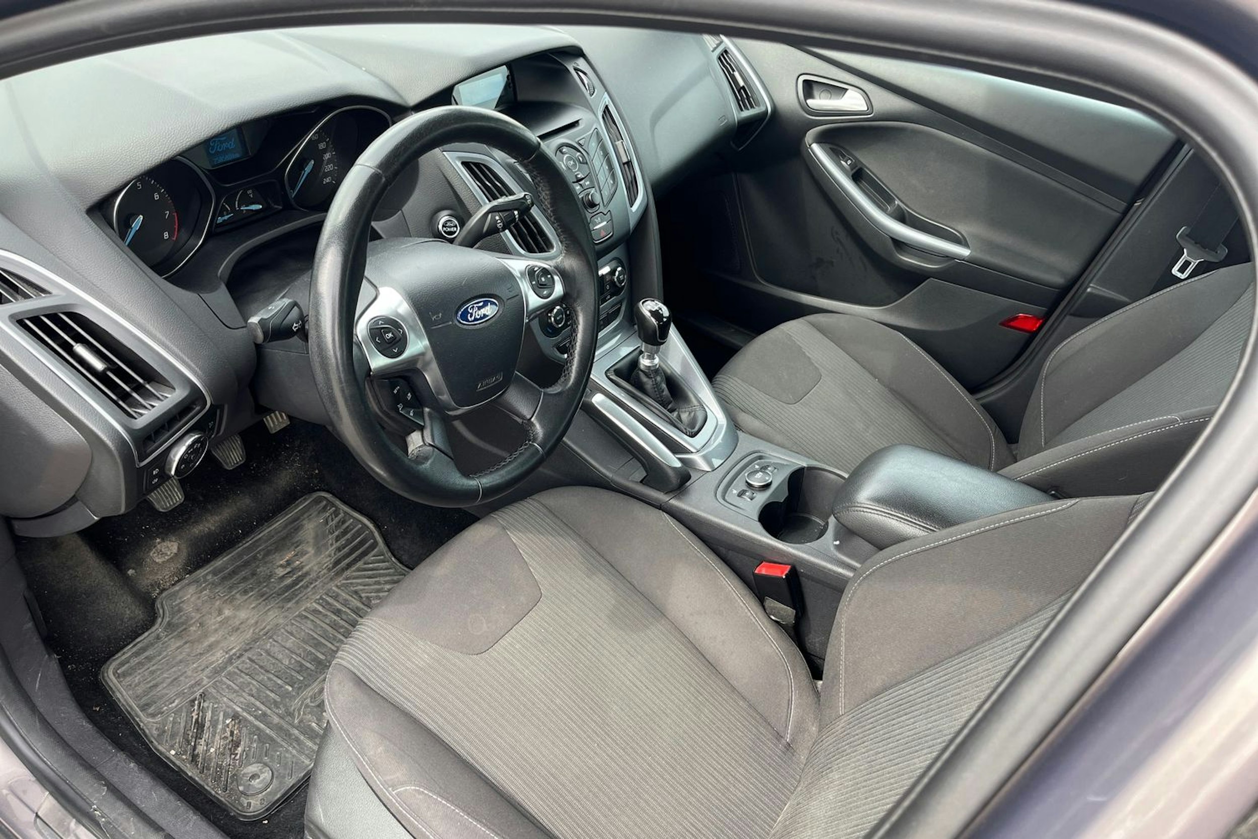 ruskea (beige) Ford Focus 2012 kuva 3.