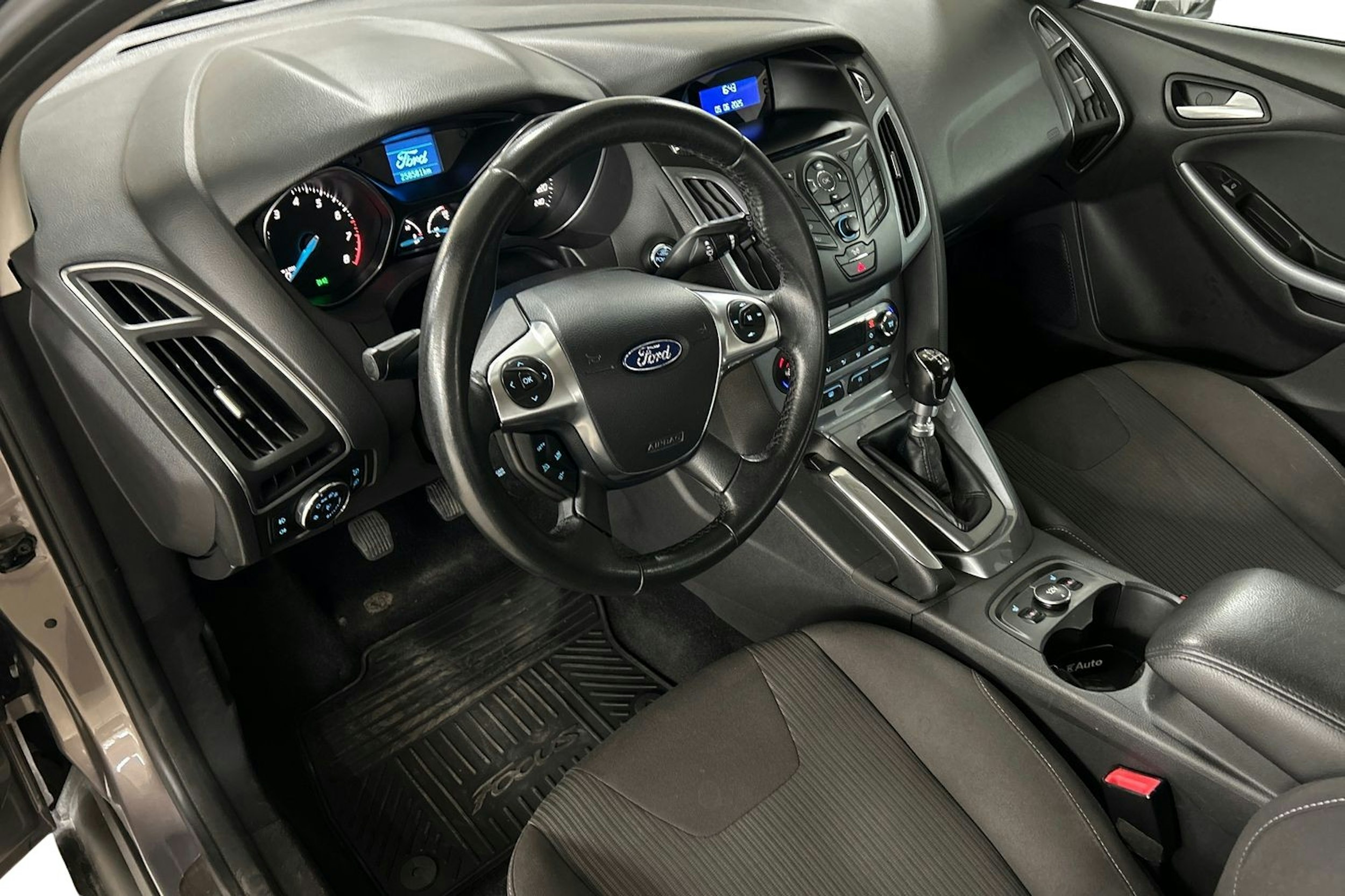 ruskea (beige) Ford Focus 2012 kuva 7.