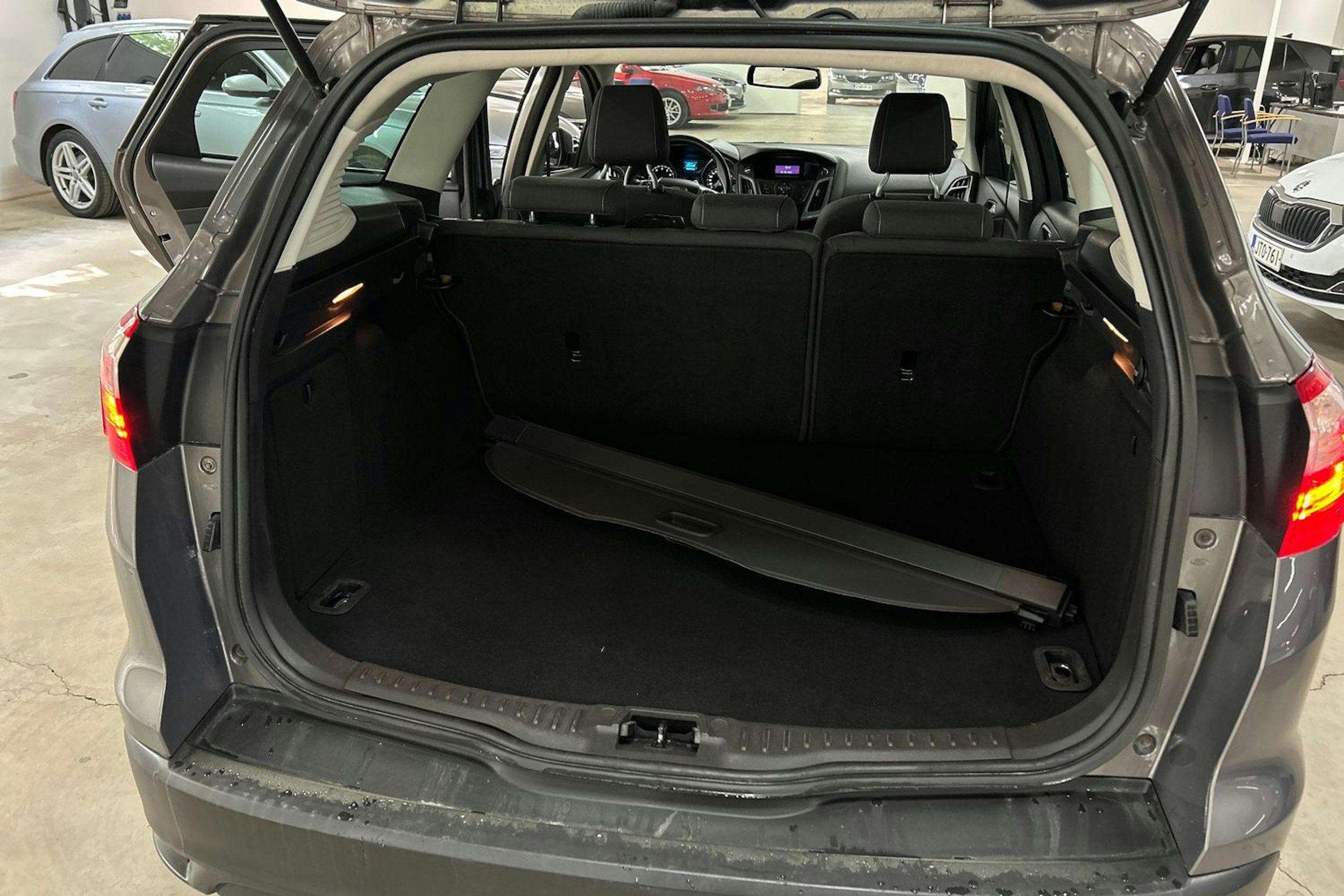ruskea (beige) Ford Focus 2012 kuva 14.