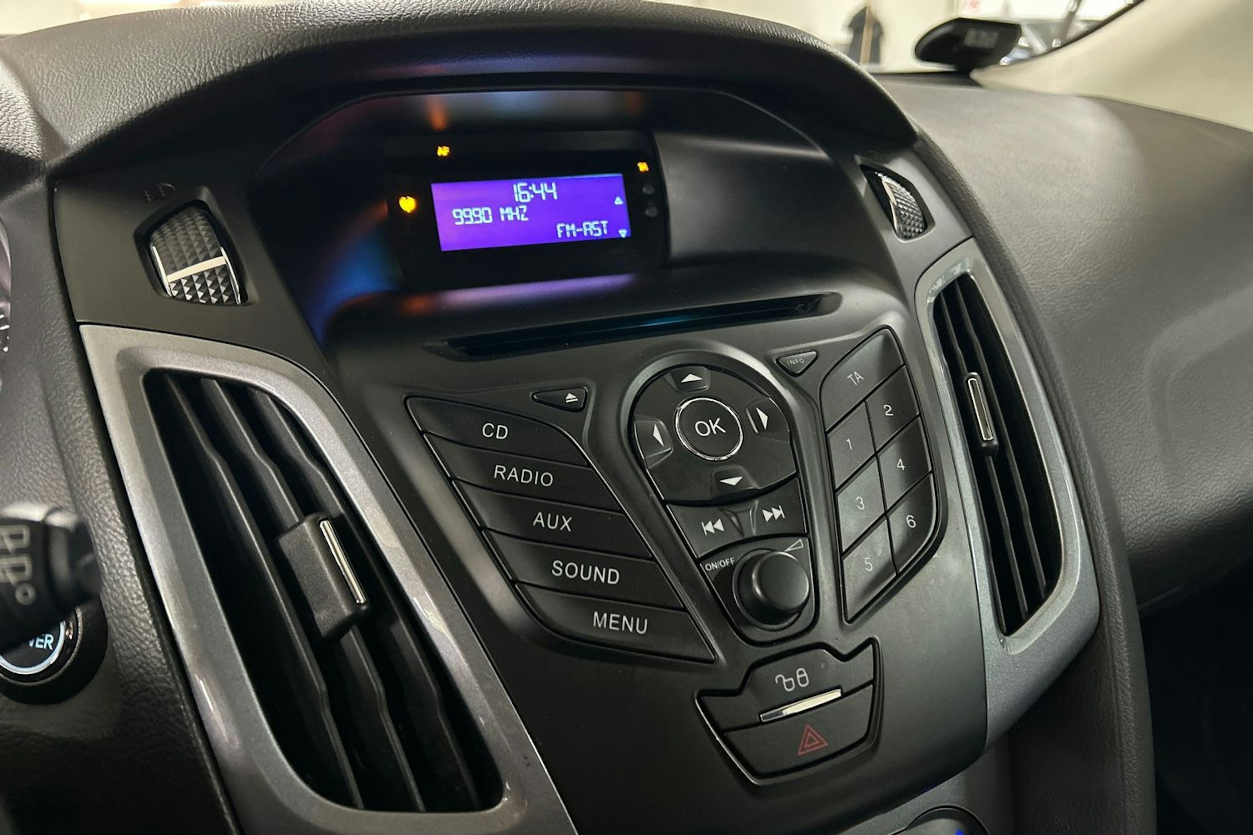 ruskea (beige) Ford Focus 2012 kuva 18.