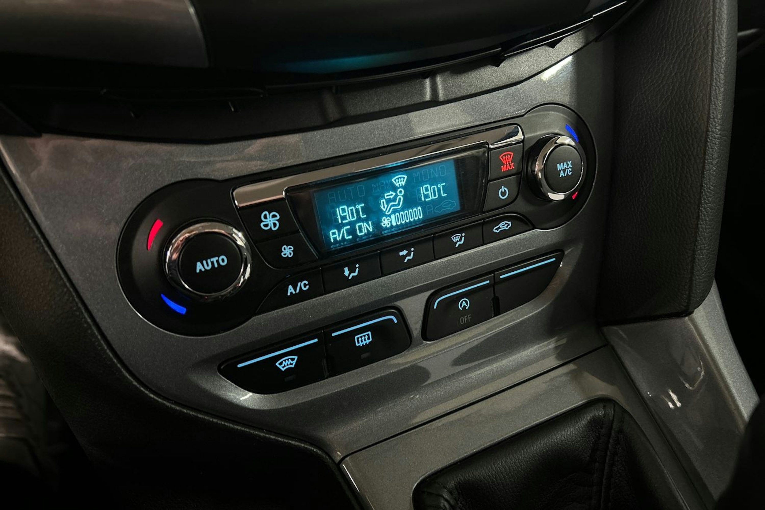 ruskea (beige) Ford Focus 2012 kuva 19.