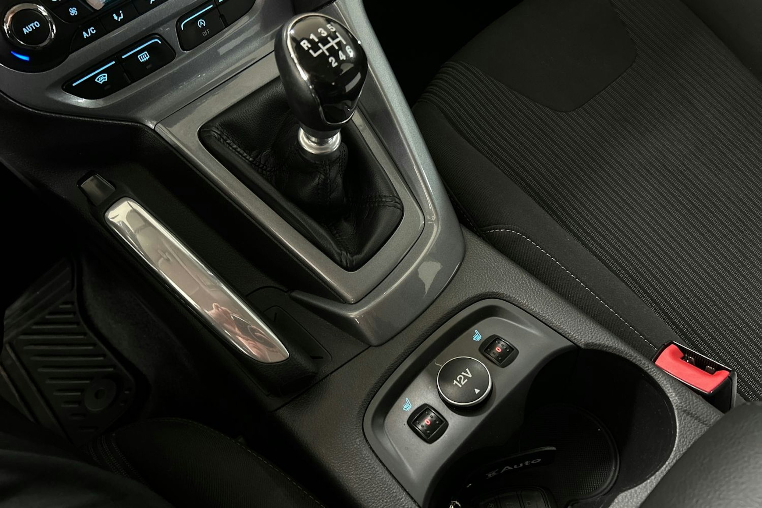 ruskea (beige) Ford Focus 2012 kuva 20.