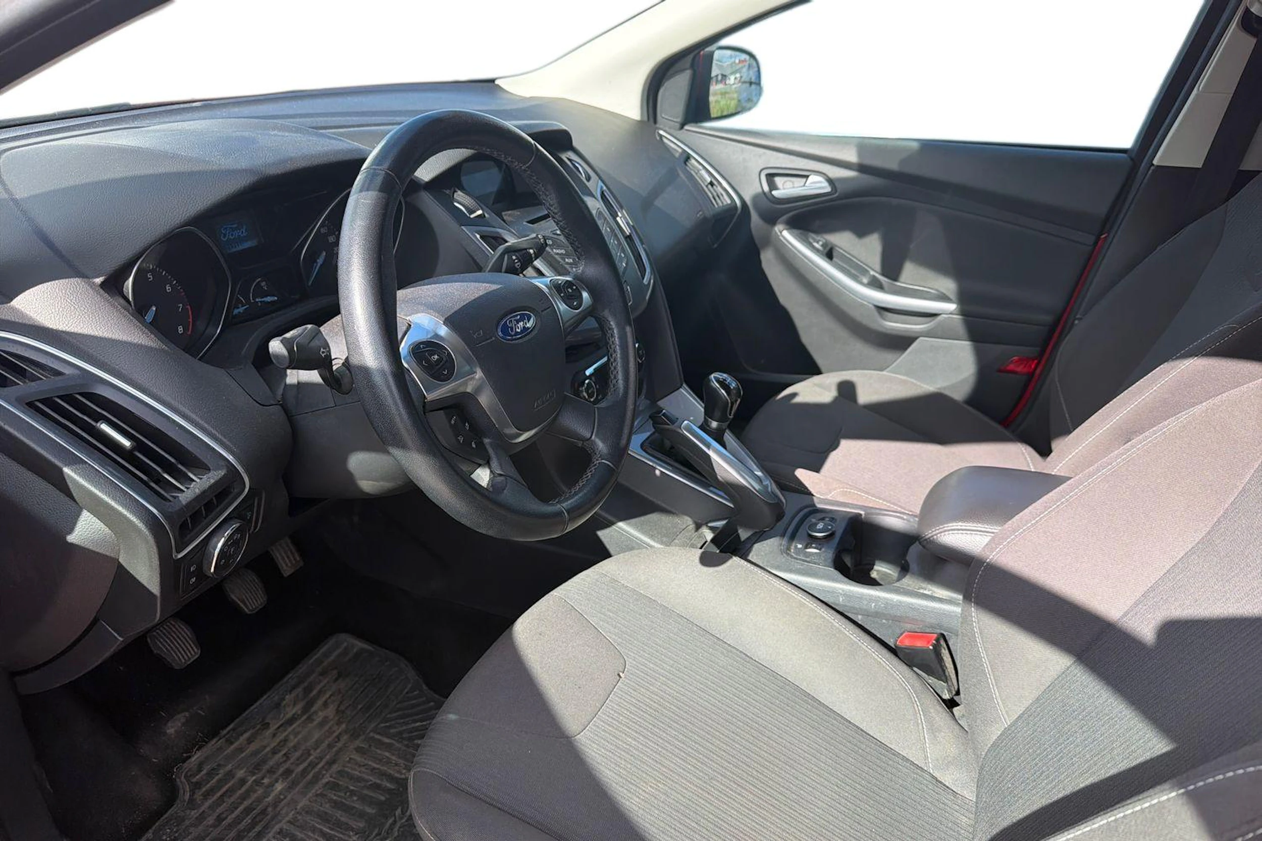 Punainen Ford FOCUS 2012 kuva 3.