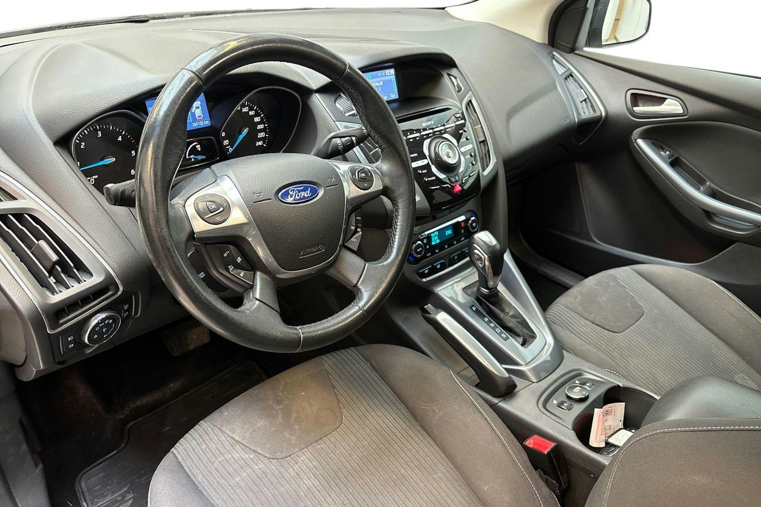 Musta Ford FOCUS 2012 kuva 6.