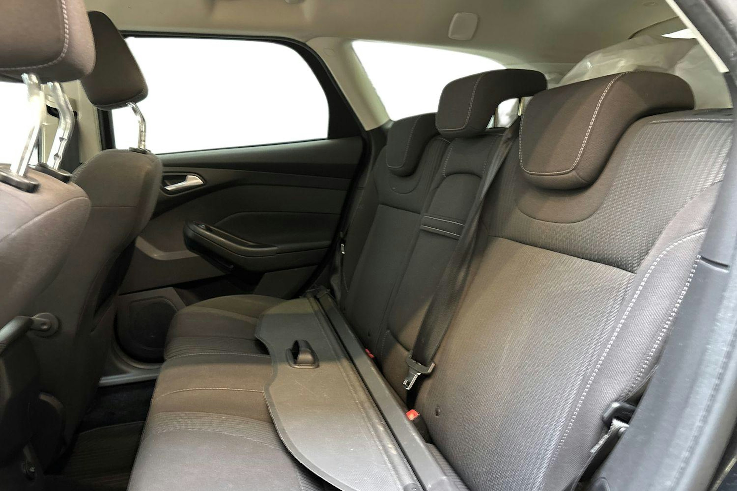 Musta Ford FOCUS 2012 kuva 8.