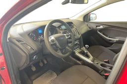 punainen Ford Focus 2013 kuva 3.