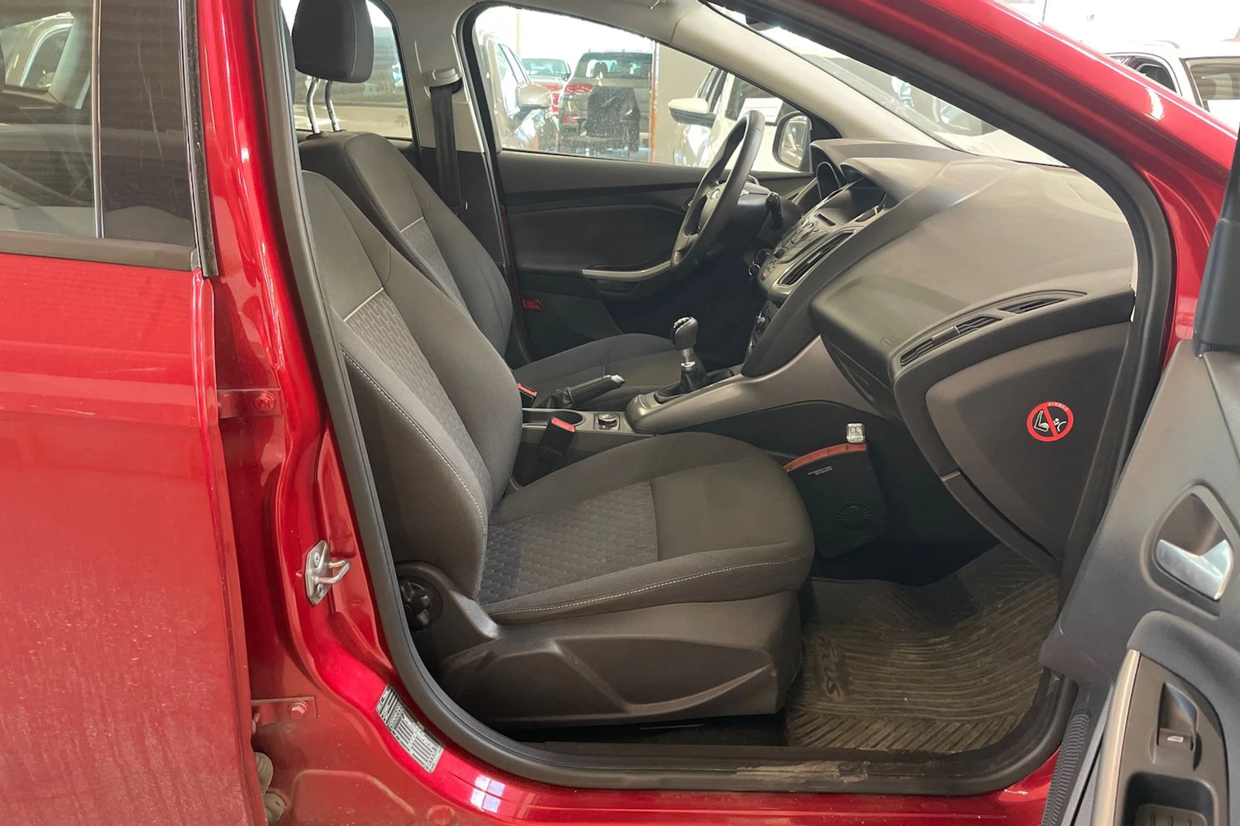 punainen Ford Focus 2013 kuva 4.