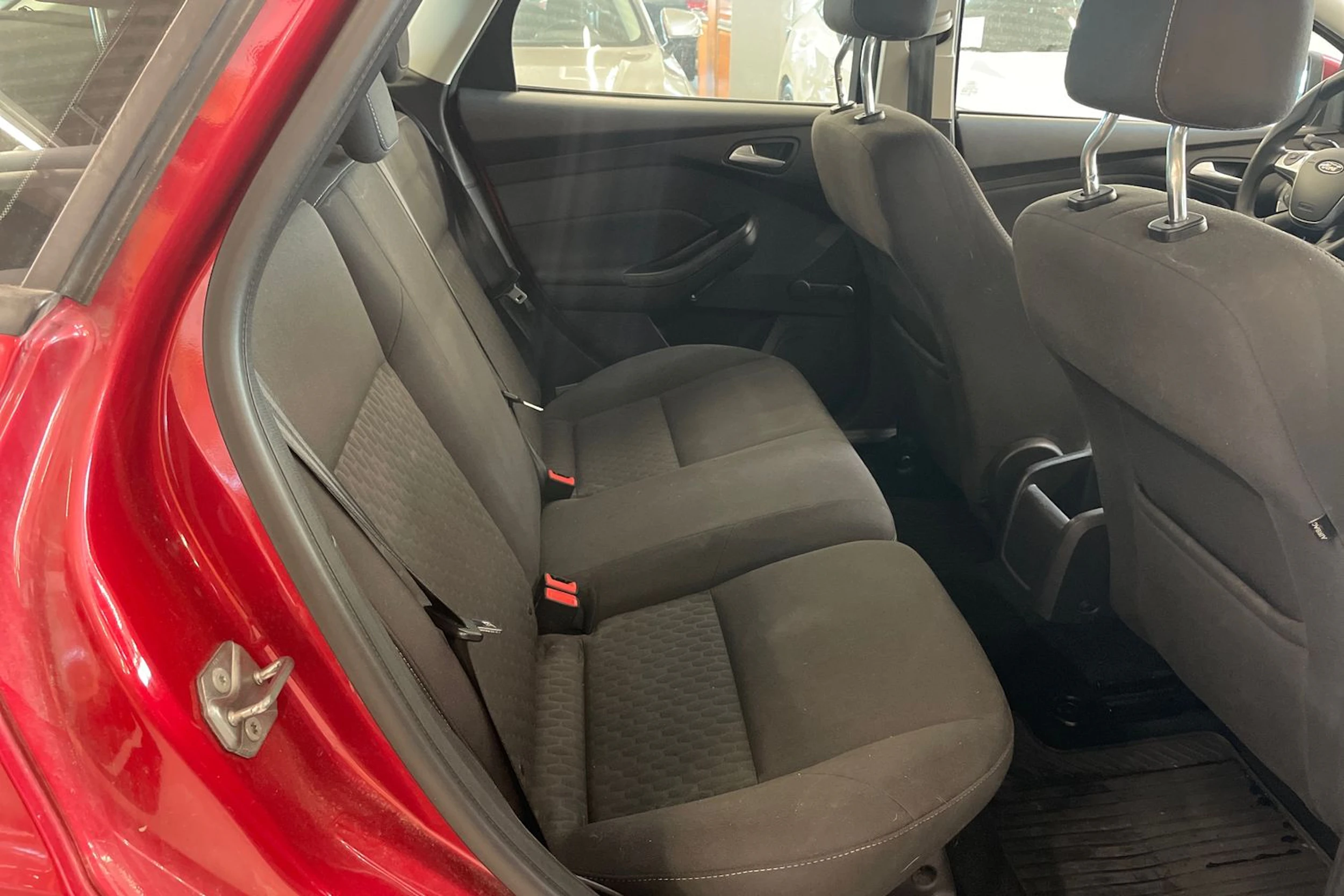 punainen Ford Focus 2013 kuva 5.