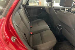 punainen Ford Focus 2013 kuva 5.