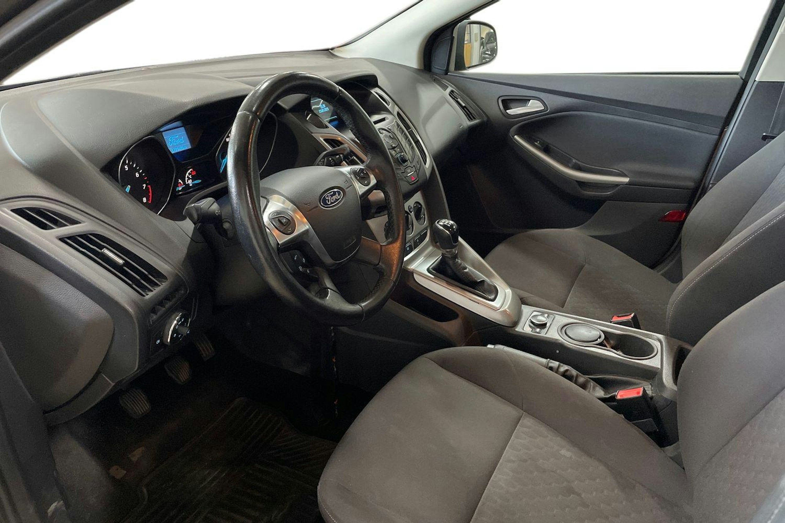 harmaa Ford Focus 2013 kuva 3.