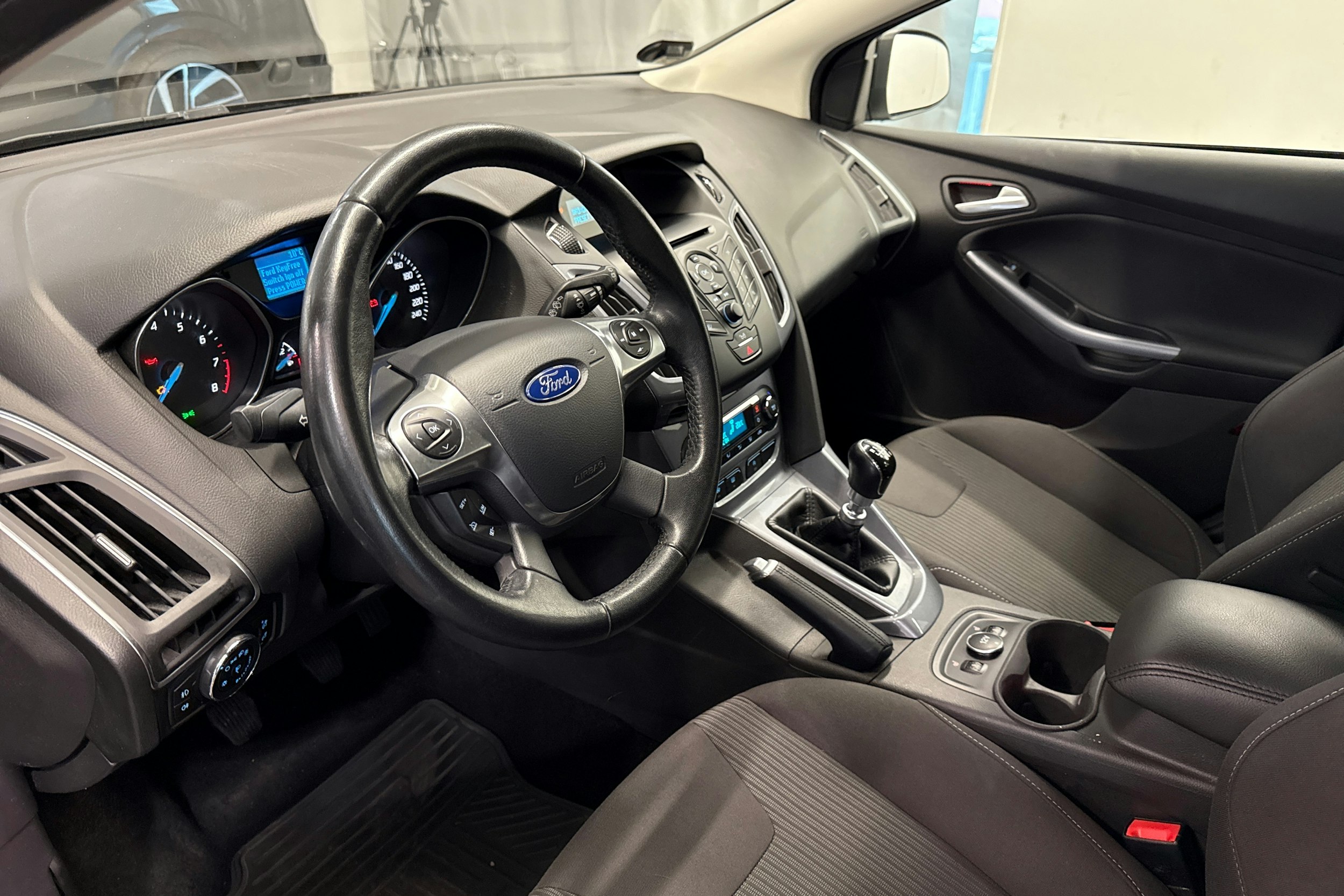 Musta Ford FOCUS 2013 kuva 7.