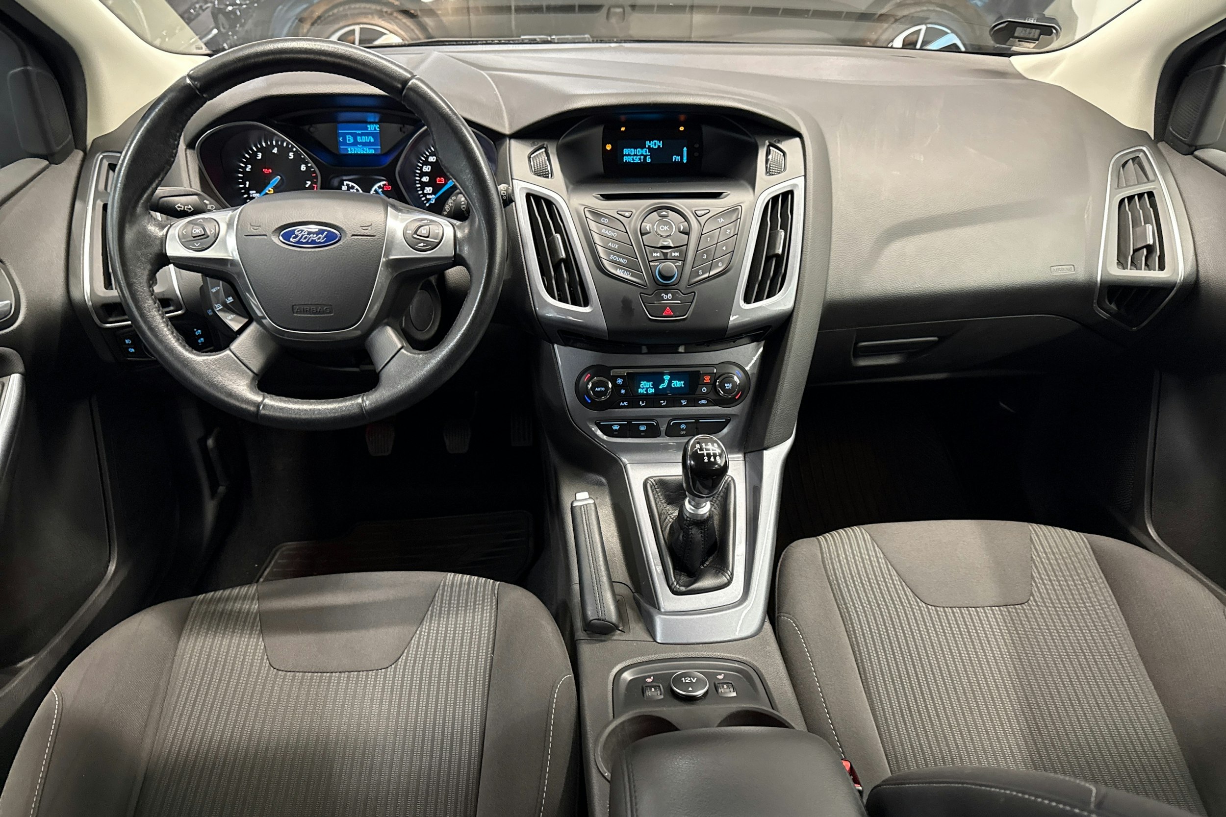 Musta Ford FOCUS 2013 kuva 9.
