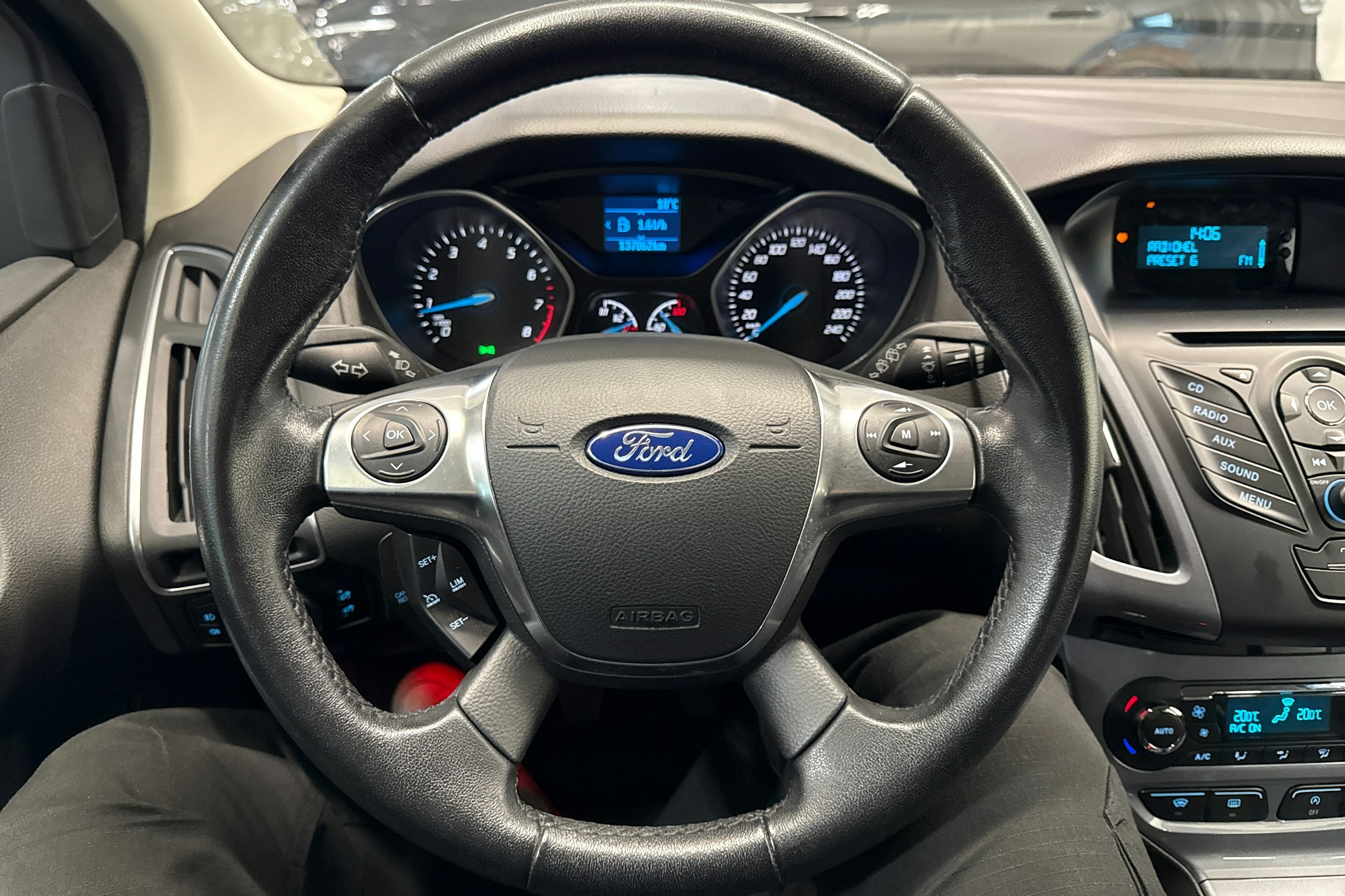 Musta Ford FOCUS 2013 kuva 15.