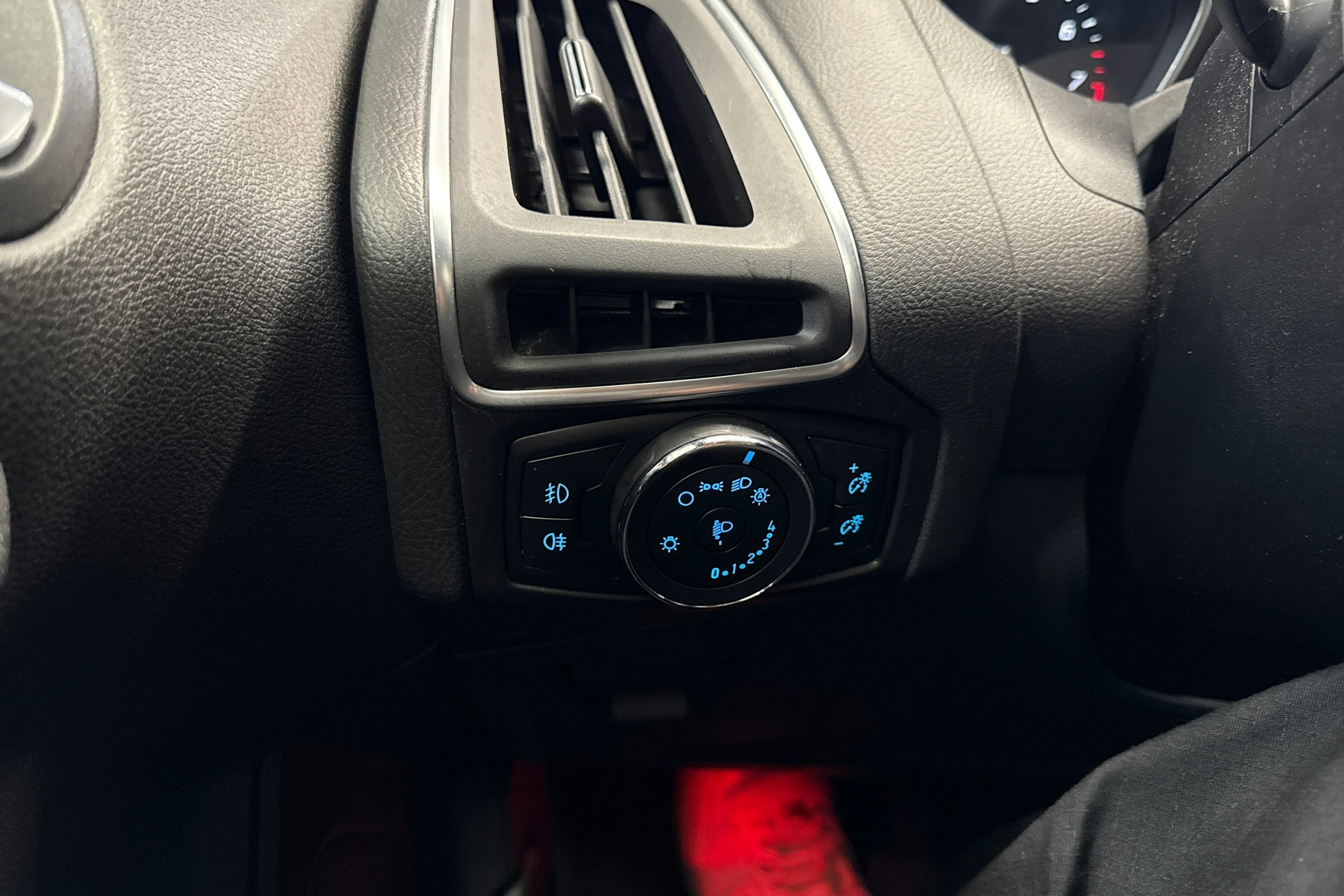 Musta Ford FOCUS 2013 kuva 17.