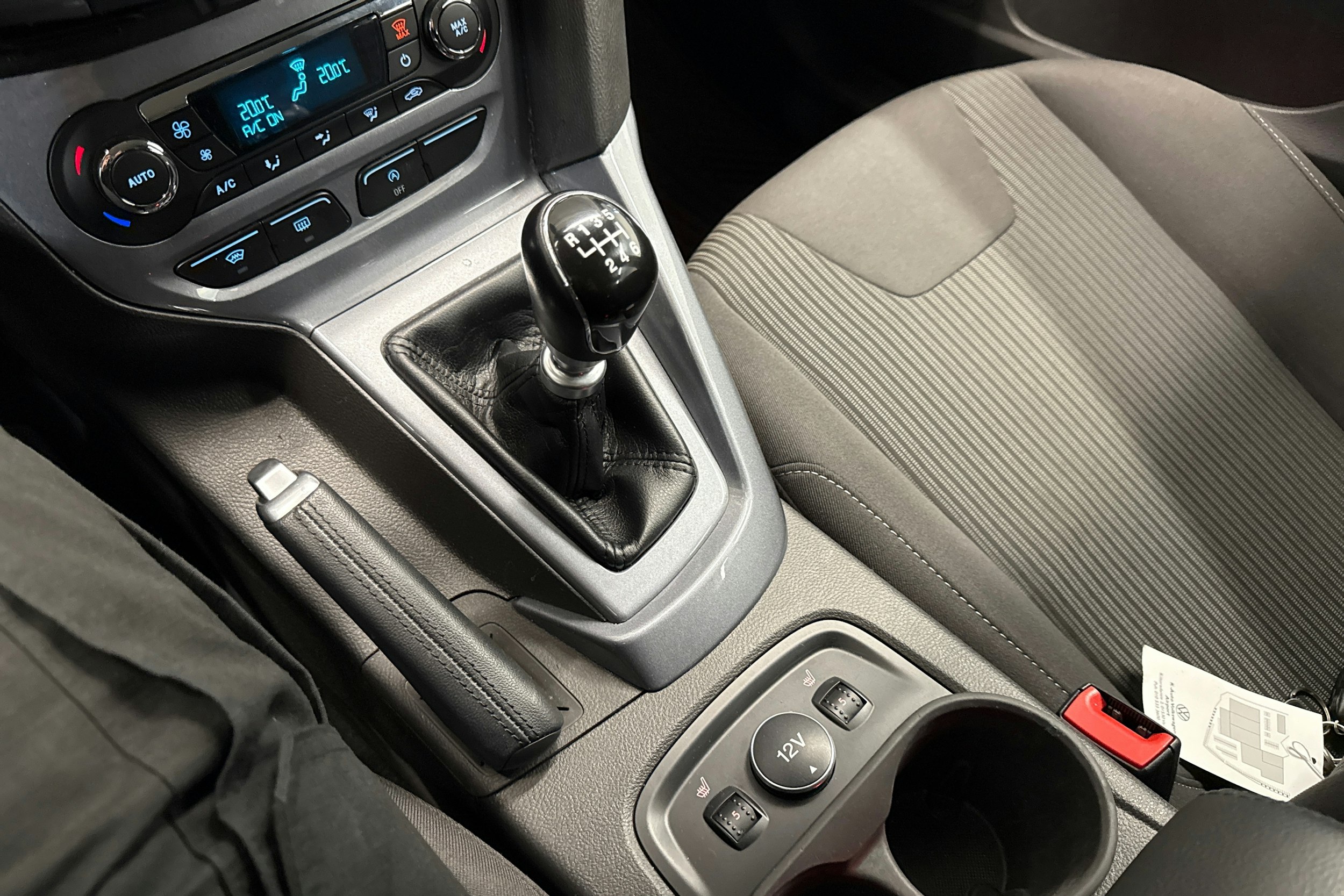 Musta Ford FOCUS 2013 kuva 18.