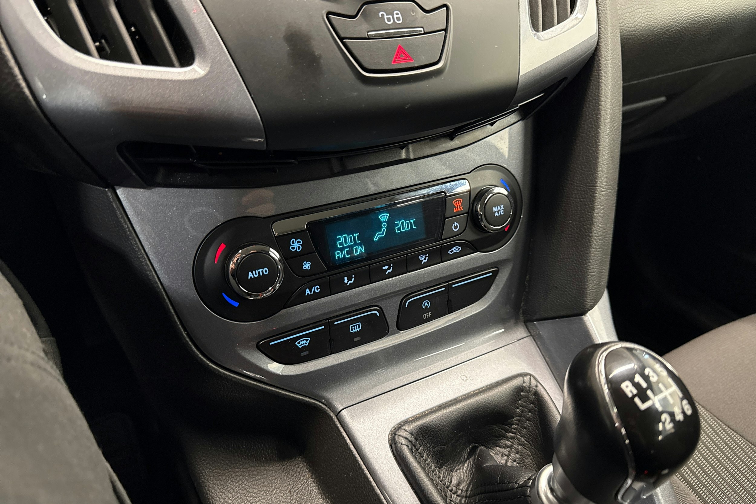 Musta Ford FOCUS 2013 kuva 19.