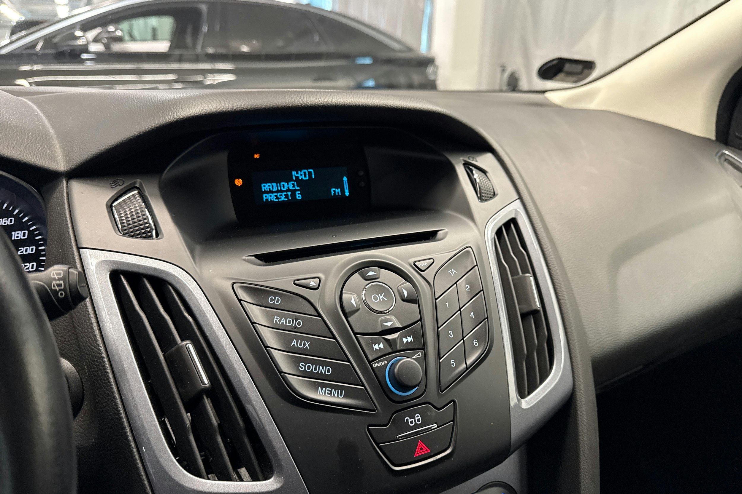 Musta Ford FOCUS 2013 kuva 20.