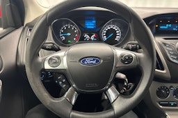punainen Ford Focus 2013 kuva 11.