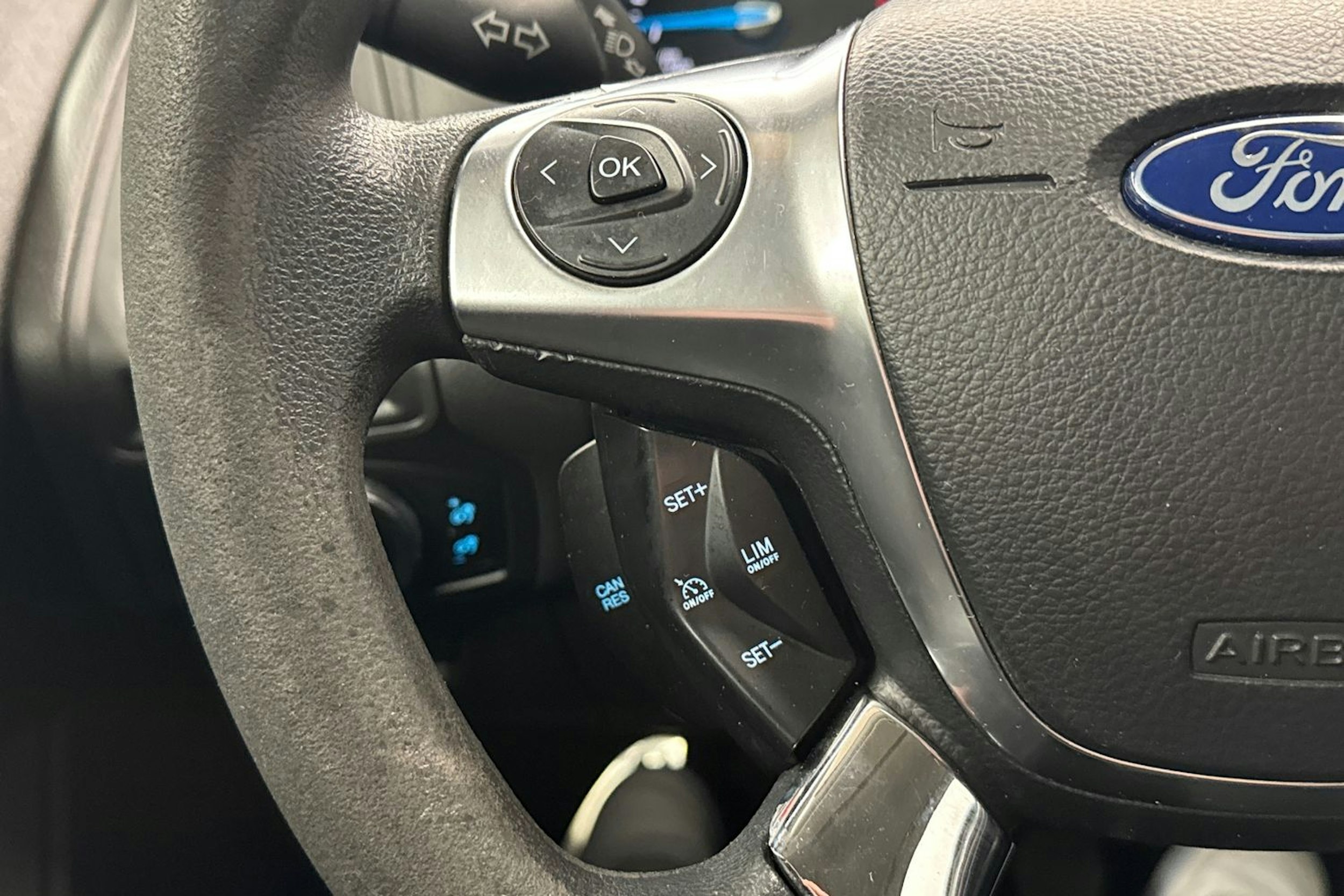 punainen Ford Focus 2013 kuva 12.