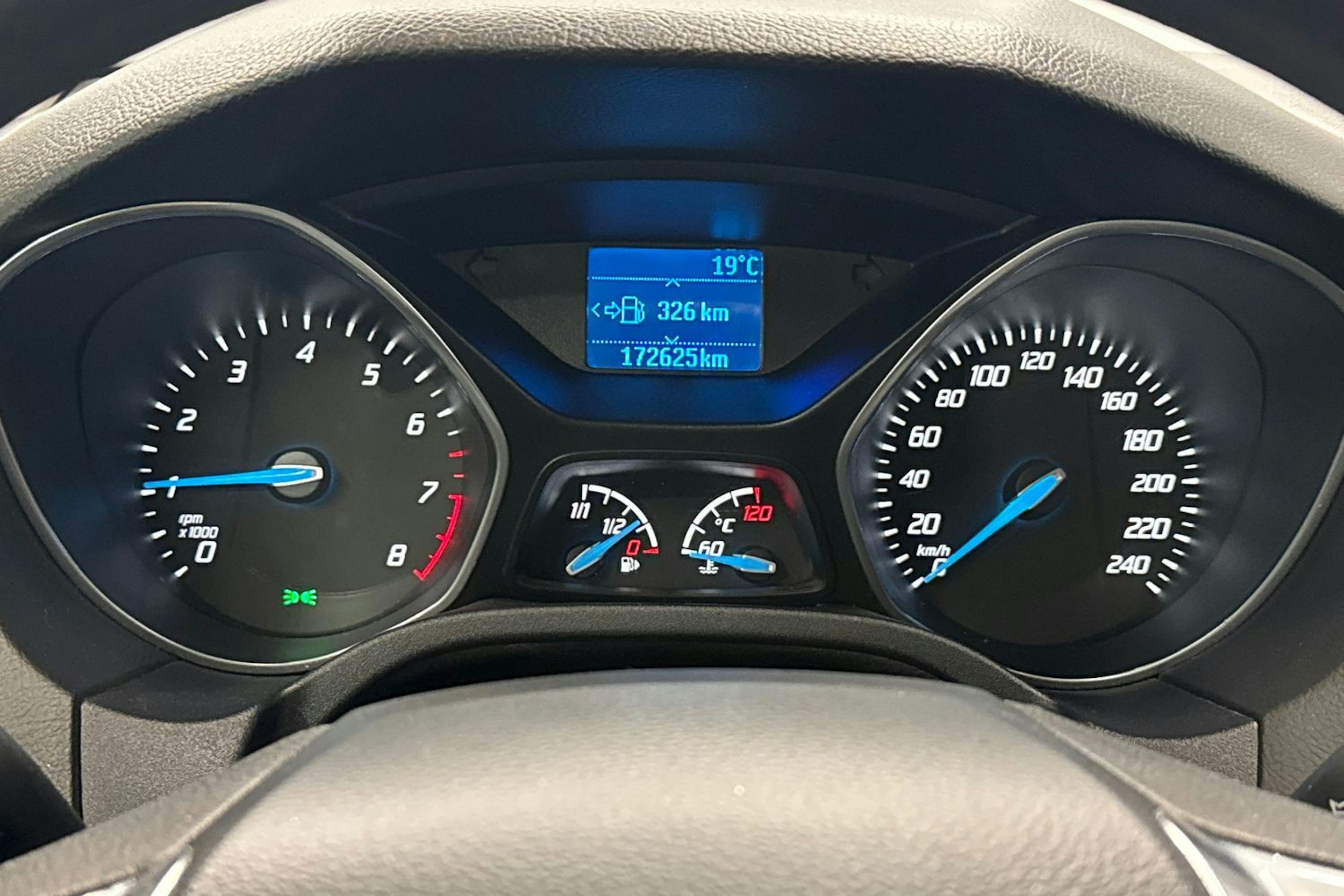 punainen Ford Focus 2013 kuva 14.