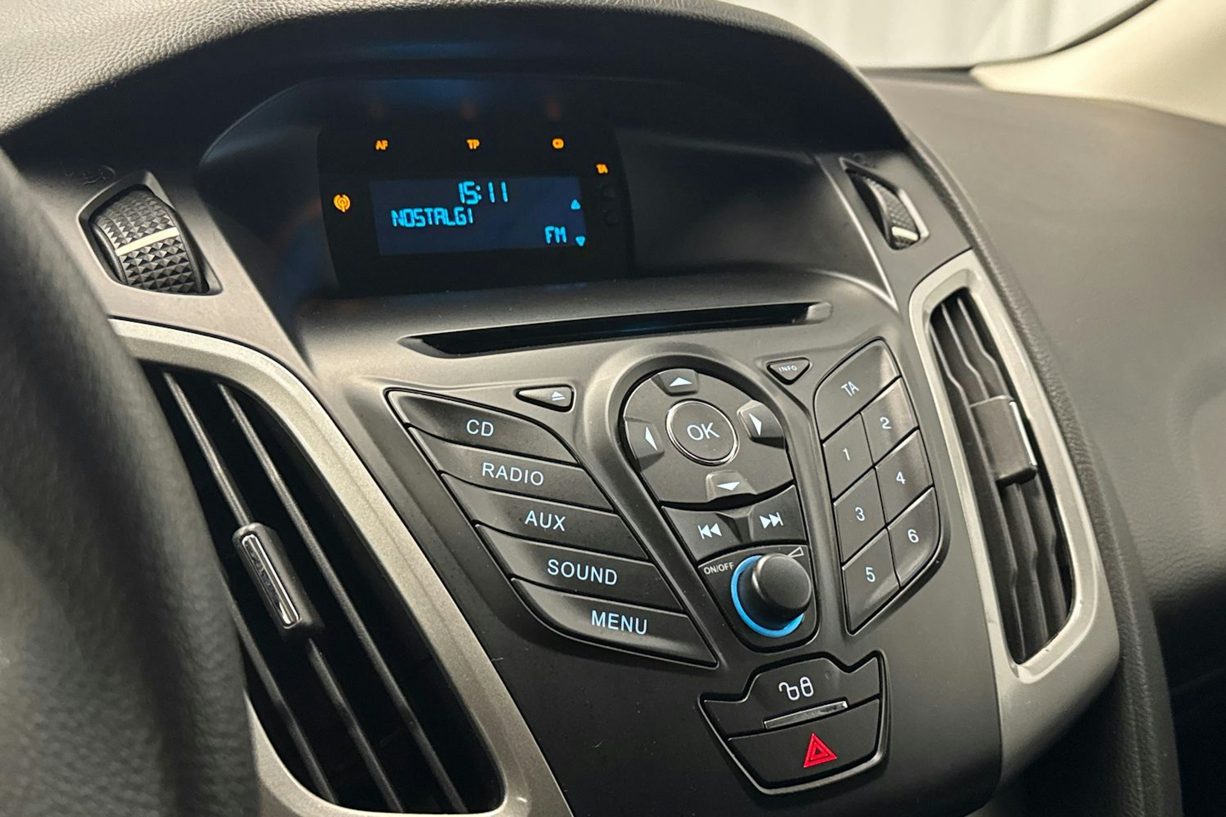 punainen Ford Focus 2013 kuva 15.