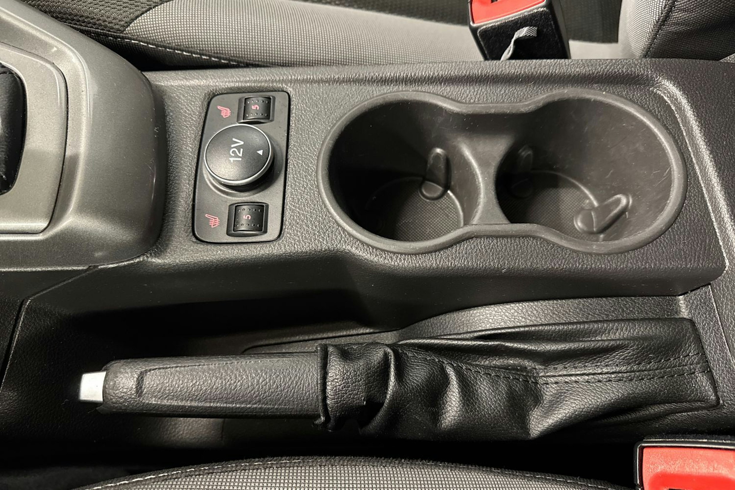 punainen Ford Focus 2013 kuva 19.