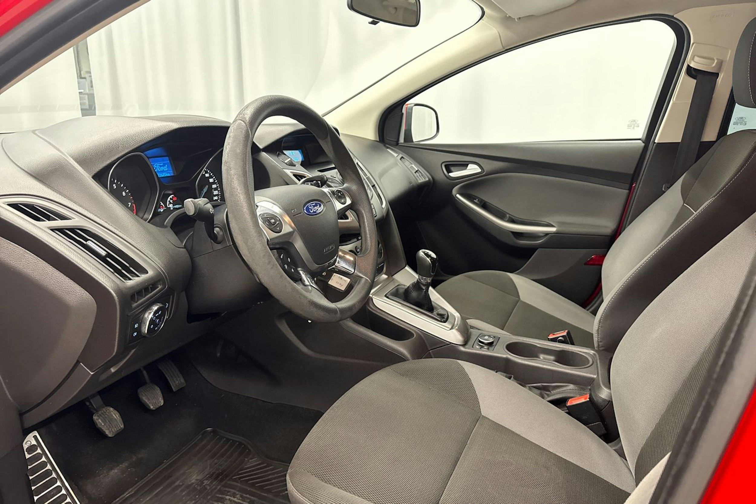 punainen Ford Focus 2013 kuva 21.