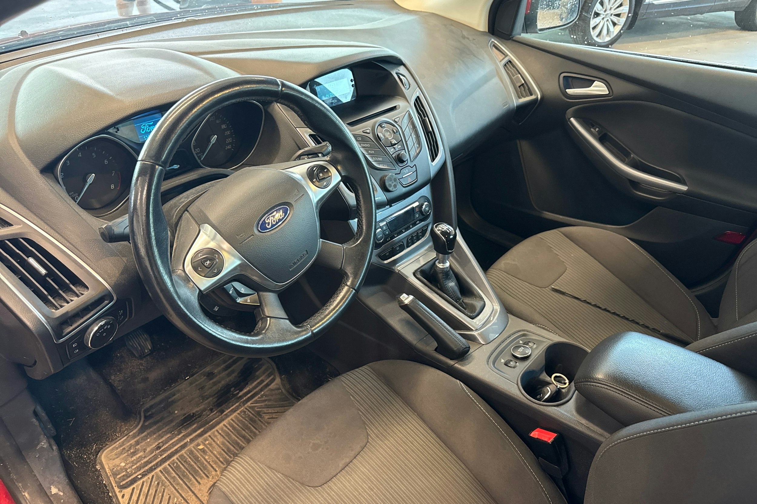 Punainen Ford FOCUS 2013 kuva 3.