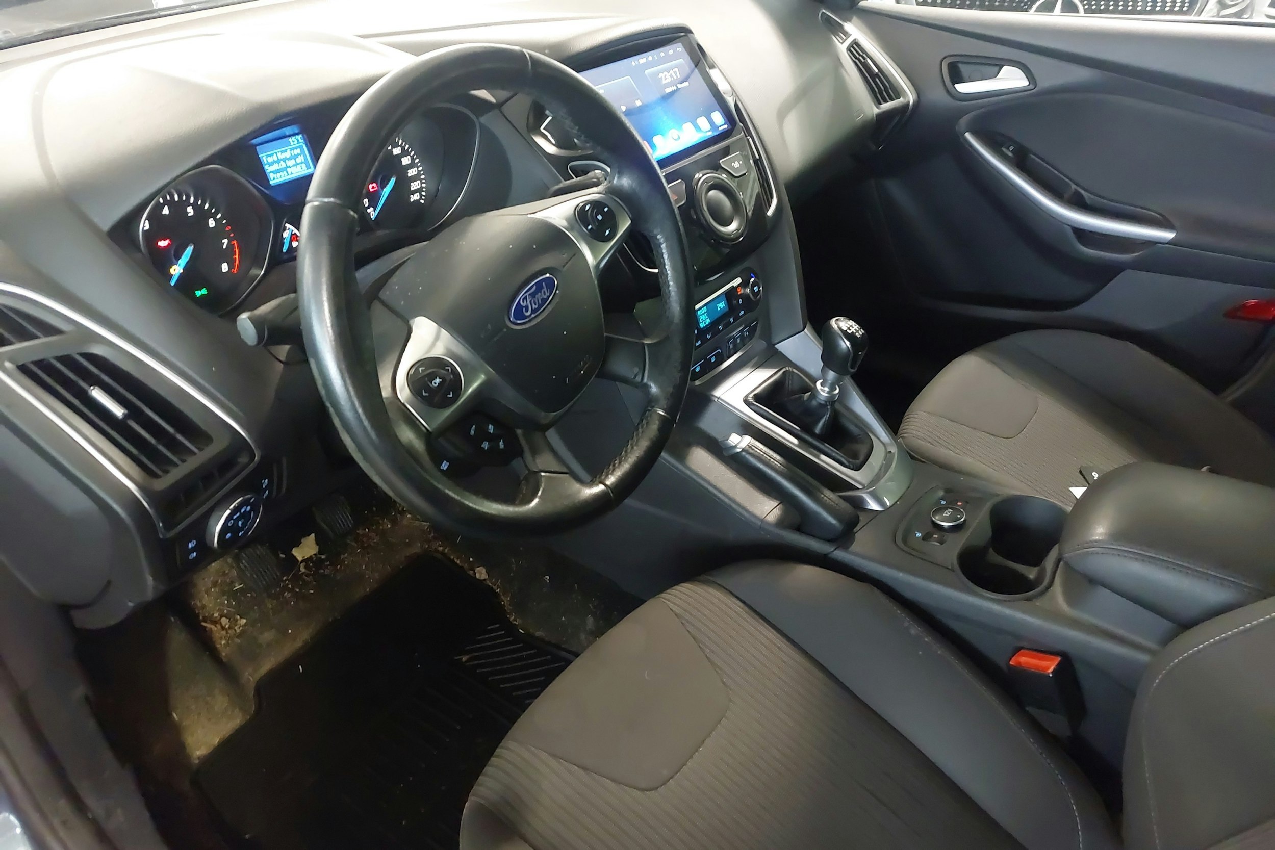 Harmaa Ford FOCUS 2013 kuva 6.