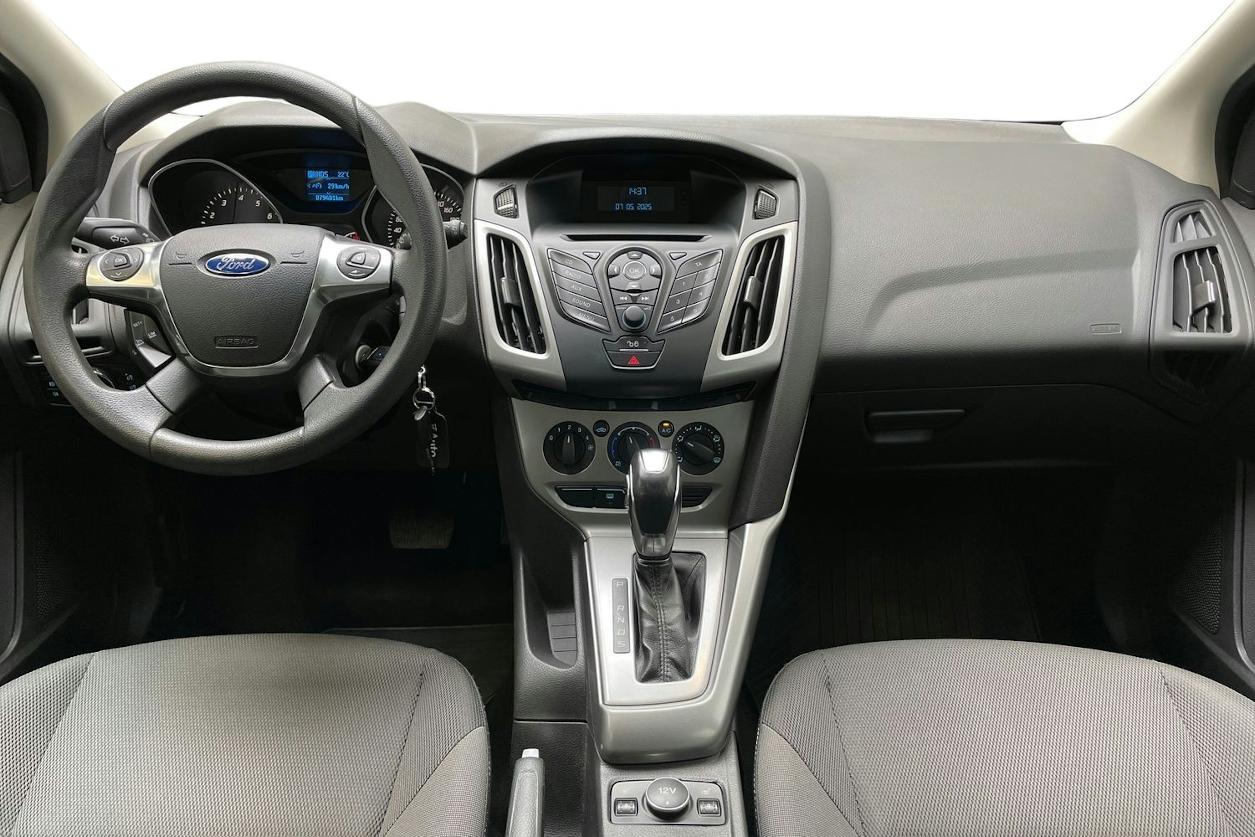 sininen Ford Focus 2013 kuva 9.