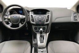 sininen Ford Focus 2013 kuva 9.