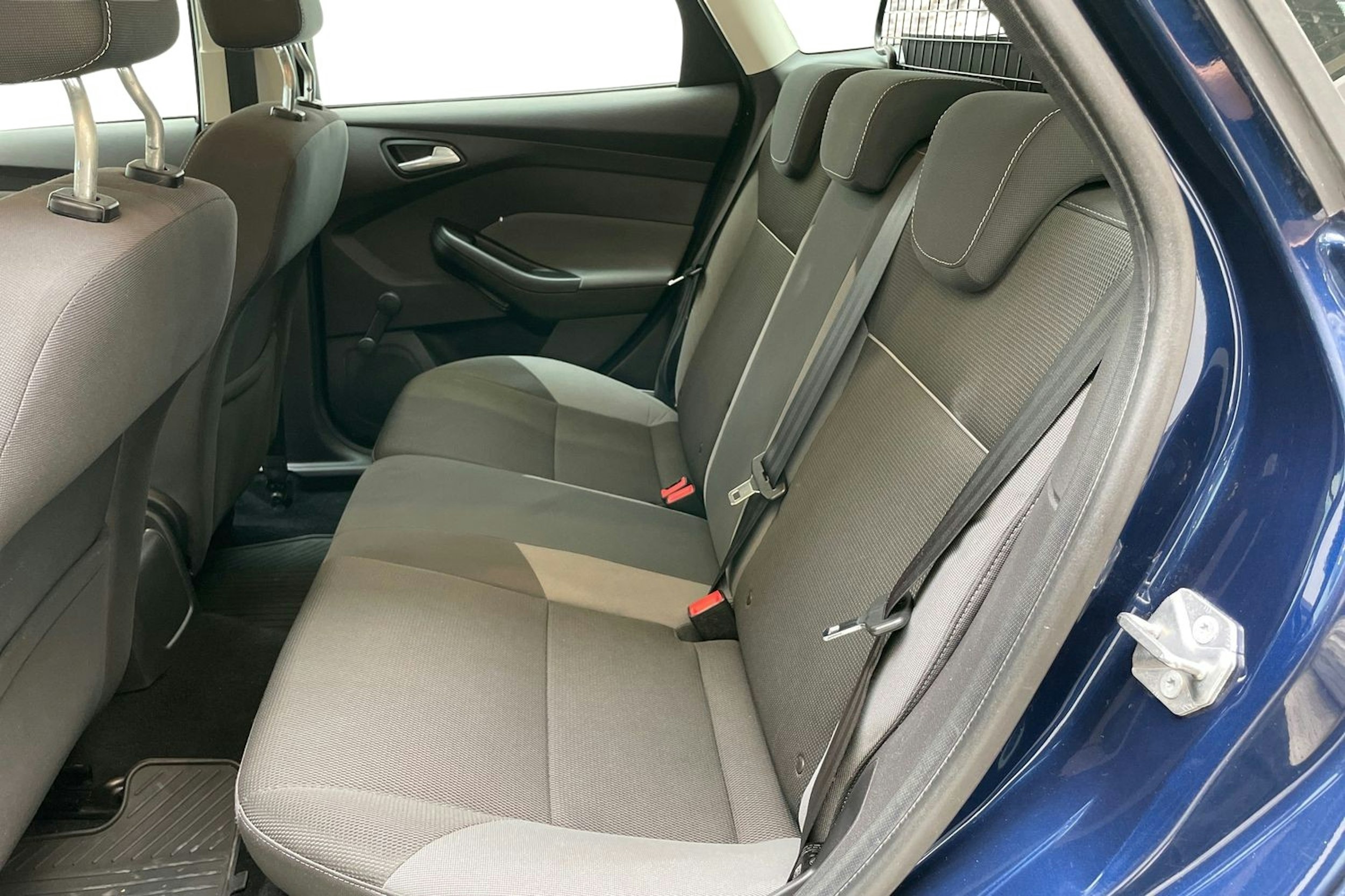 sininen Ford Focus 2013 kuva 10.