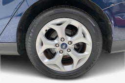 sininen Ford Focus 2013 kuva 11.