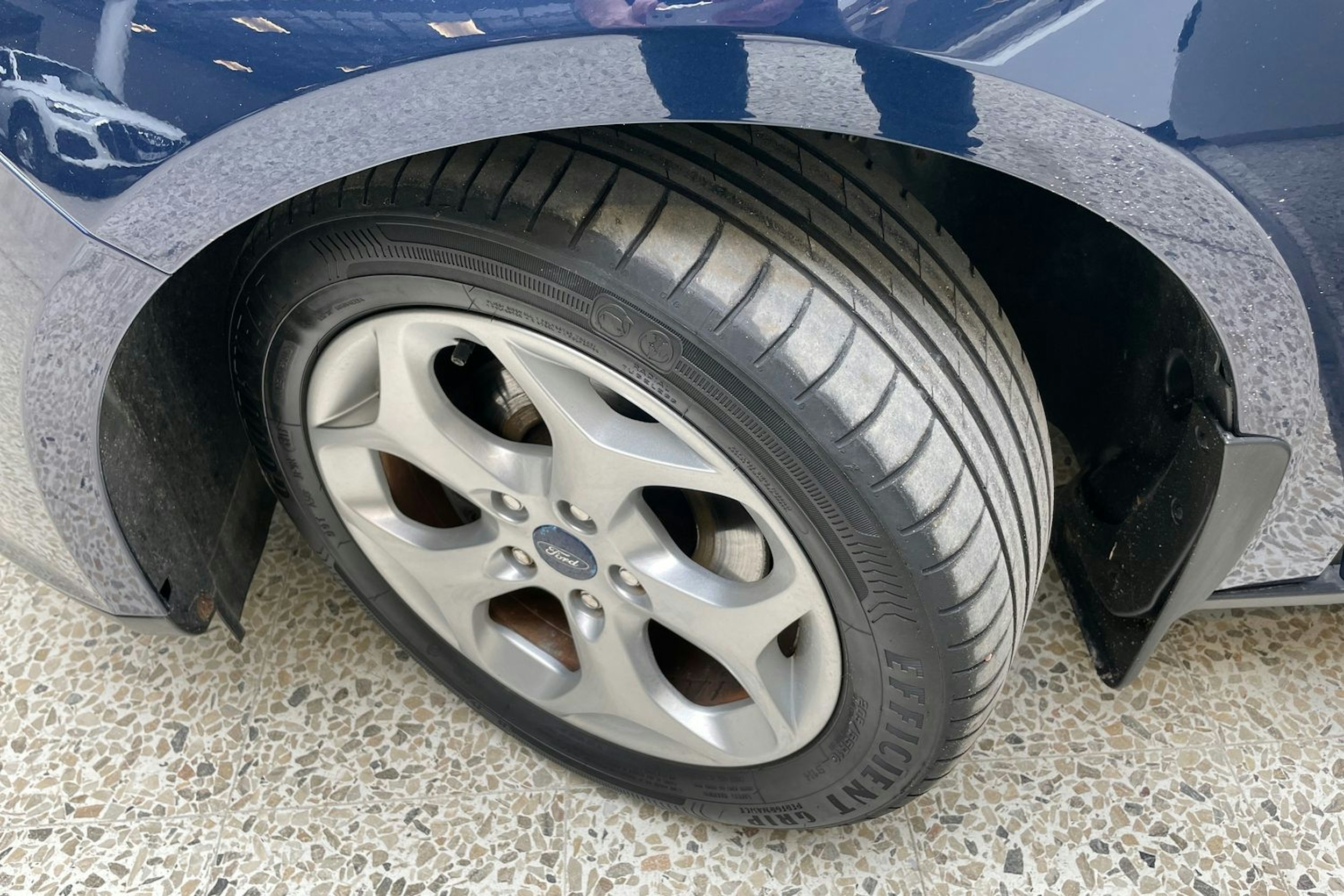 sininen Ford Focus 2013 kuva 13.