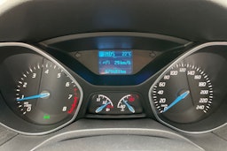 sininen Ford Focus 2013 kuva 14.